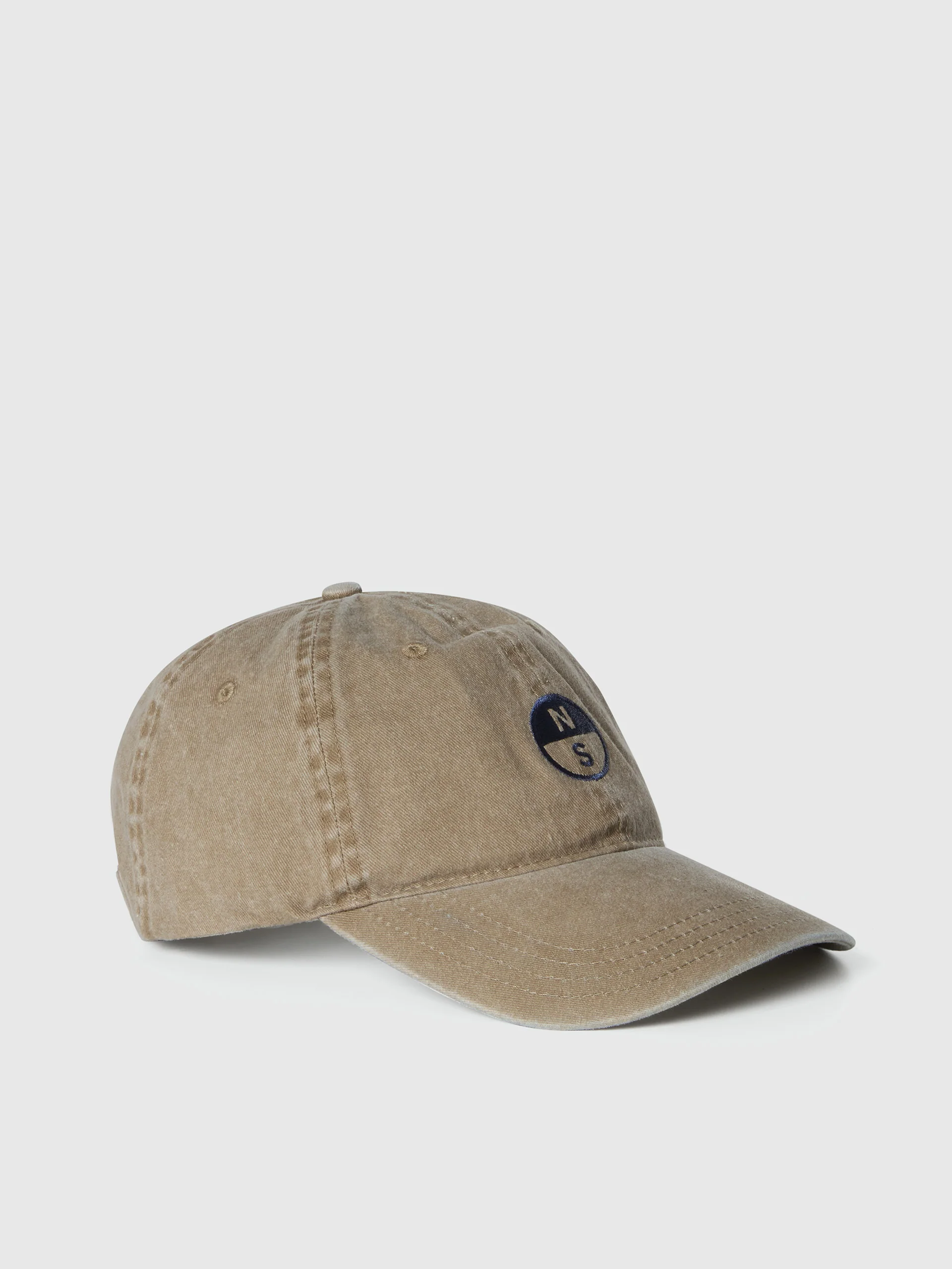 Baseball cap with embroidered logo - Image 2