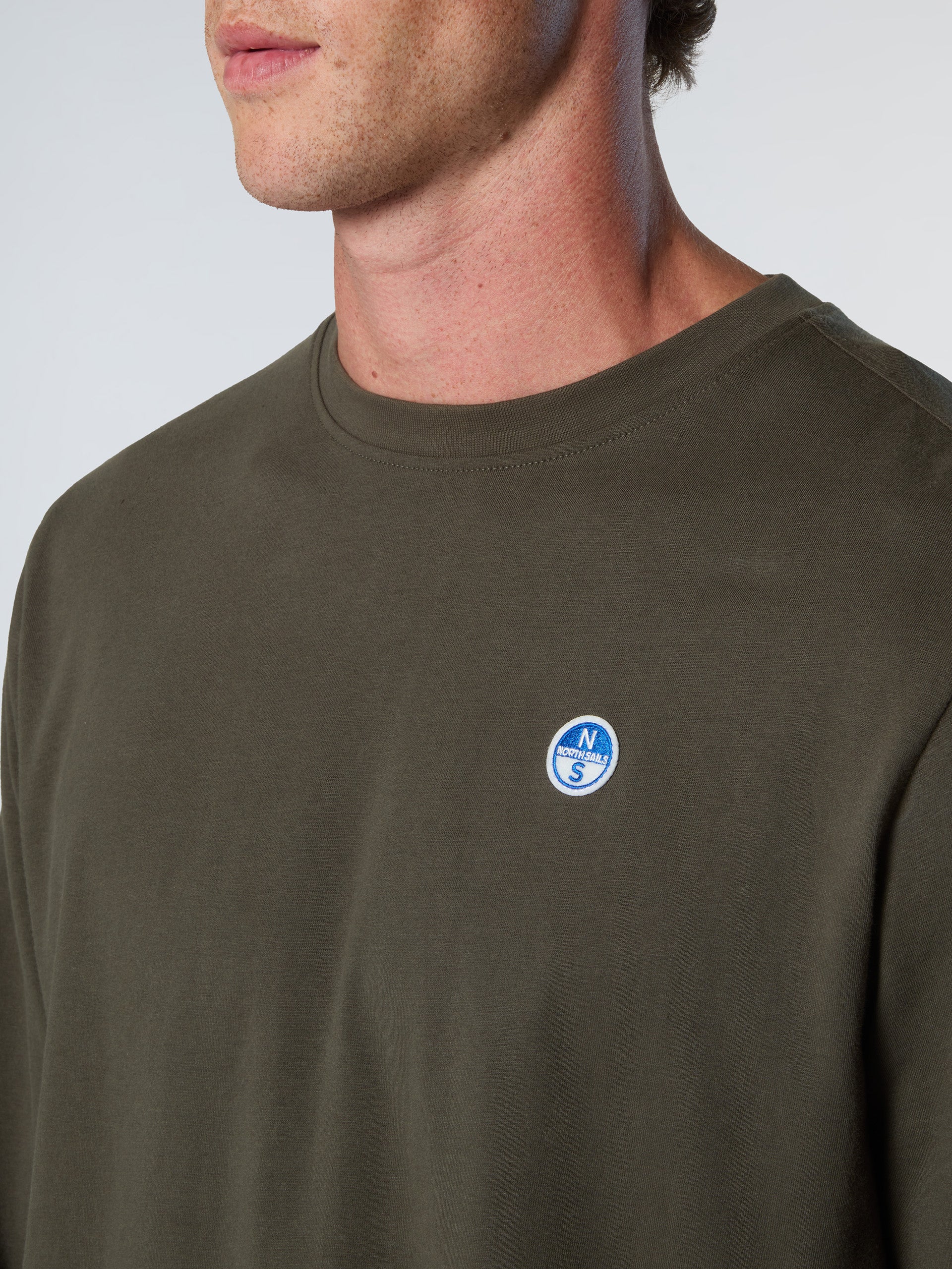 Long-sleeved T-shirt with logo patch - Image 11