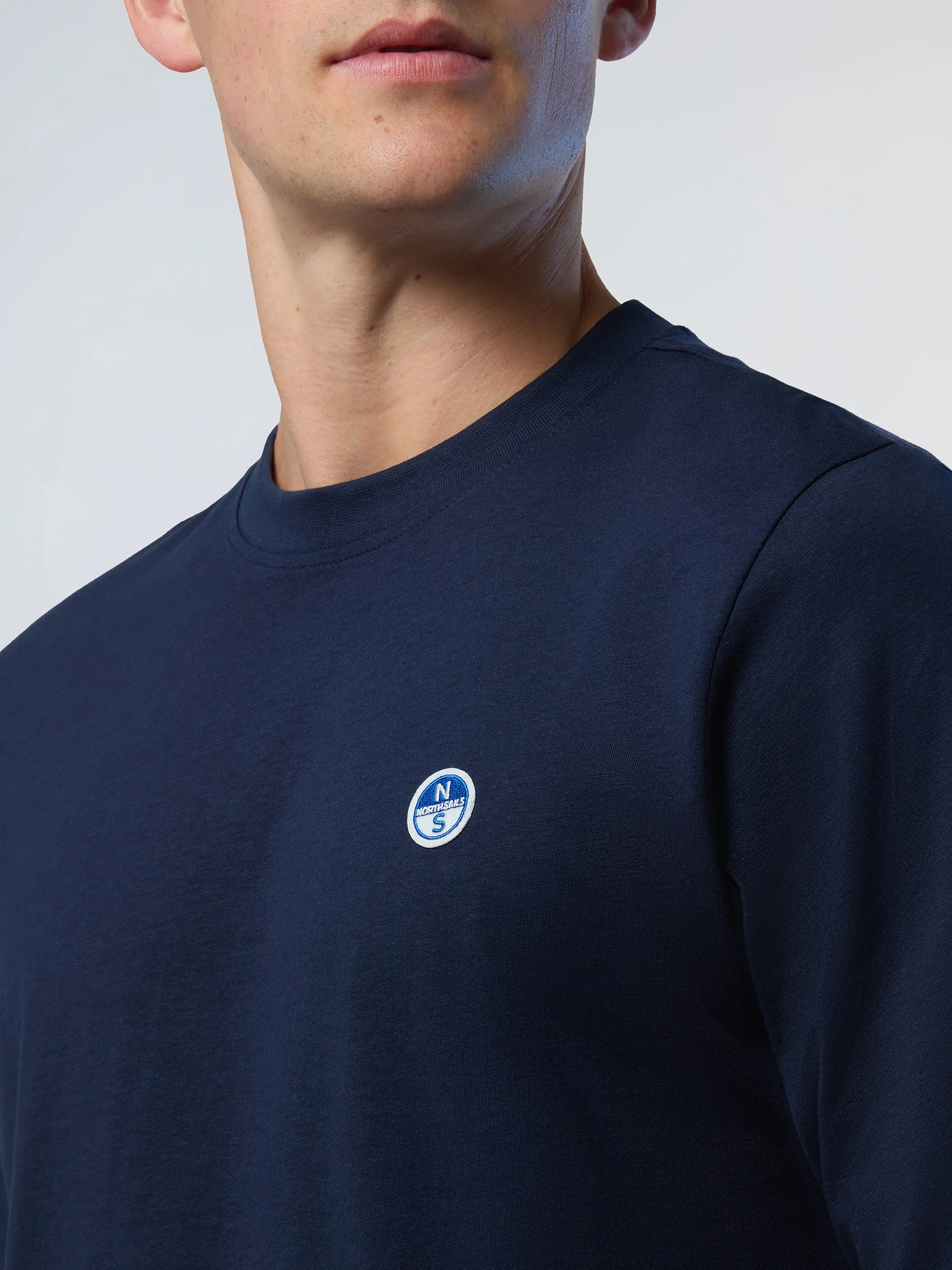 Long-sleeved T-shirt with logo patch - Image 16