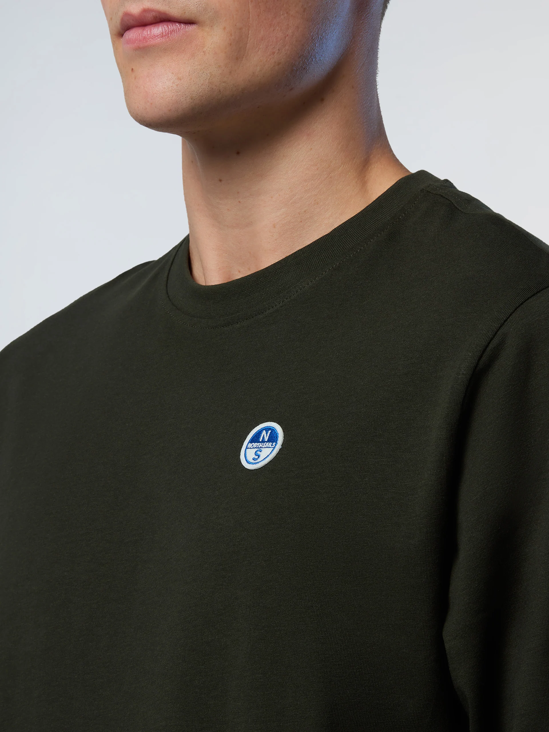 Long-sleeved T-shirt with logo patch - Image 17