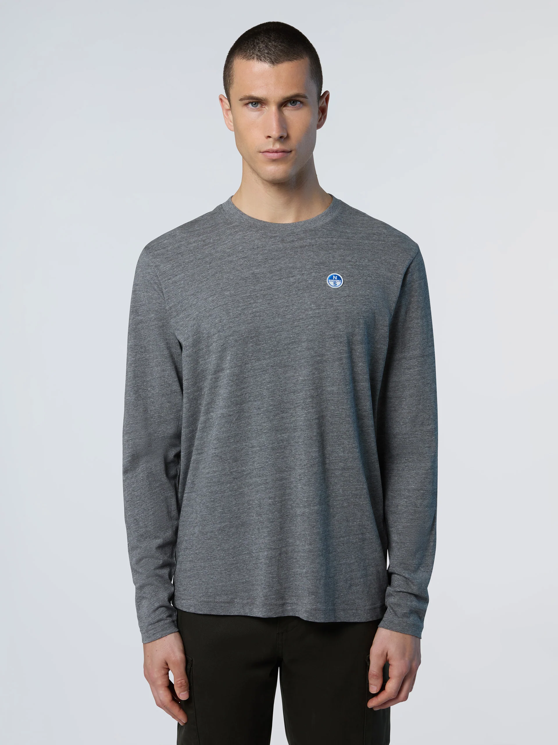 Long-sleeved T-shirt with logo patch - Image 31
