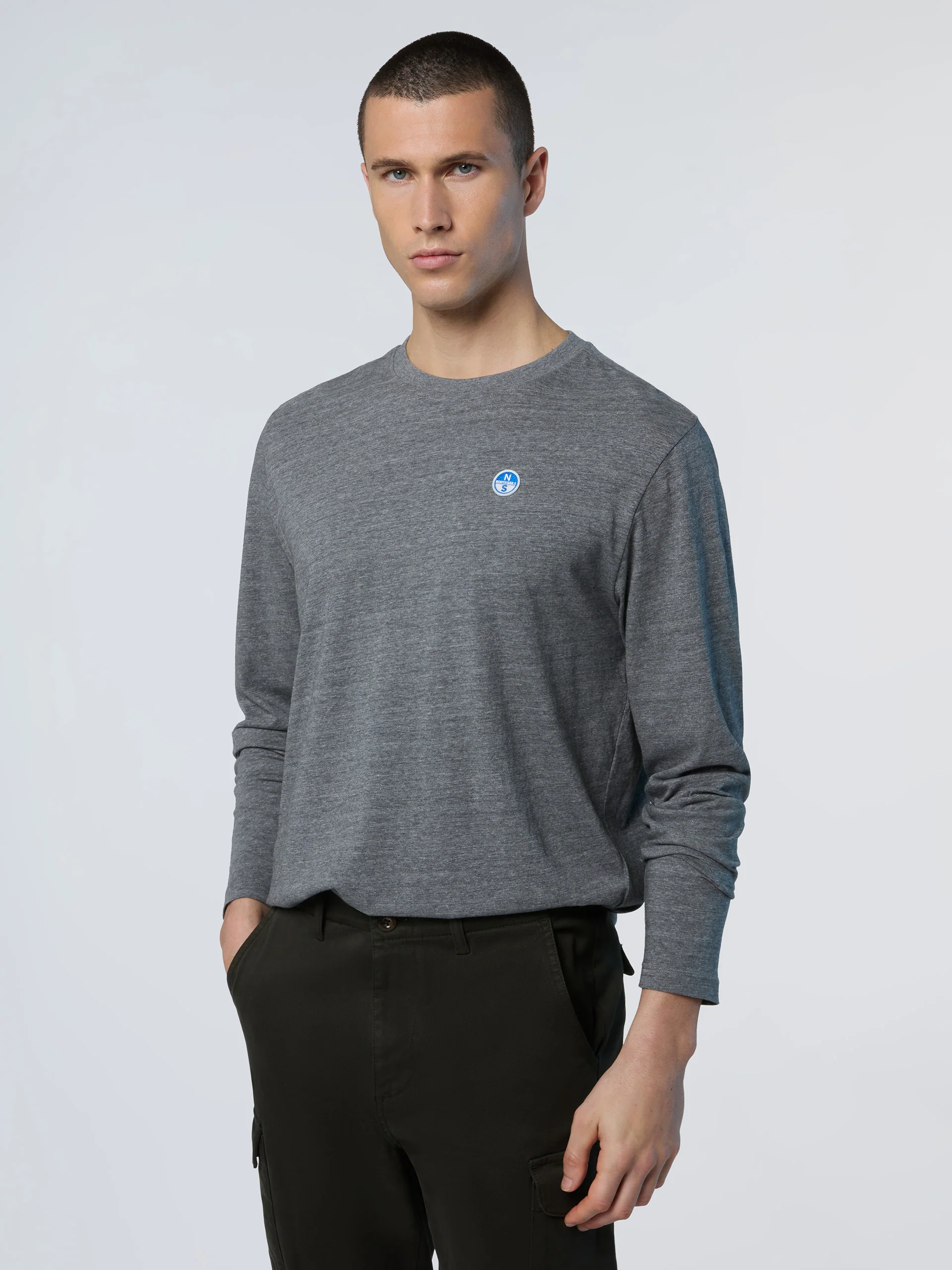 Long-sleeved T-shirt with logo patch - Image 32