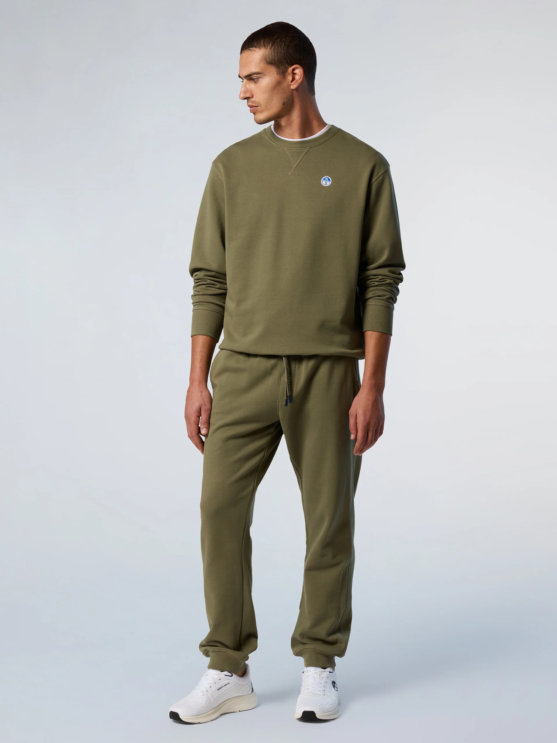 Sweatshirt with logo patch - Image 10
