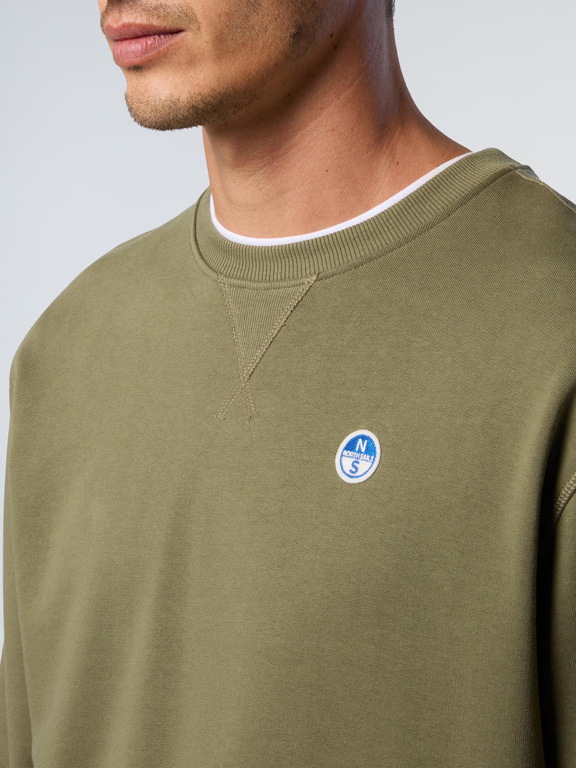 Sweatshirt with logo patch - Image 11