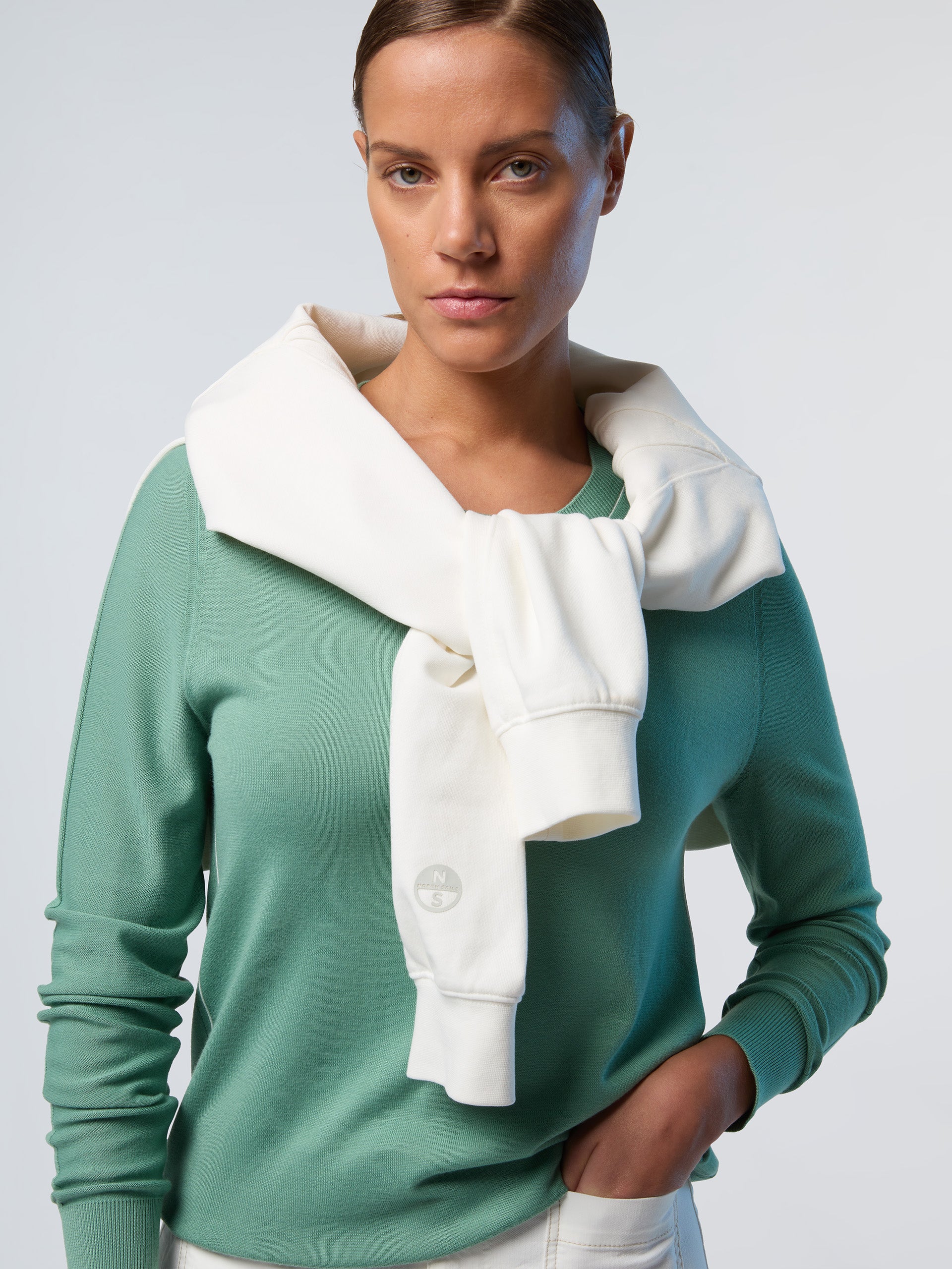 Crew-neck aloe vera sweater - Image 14
