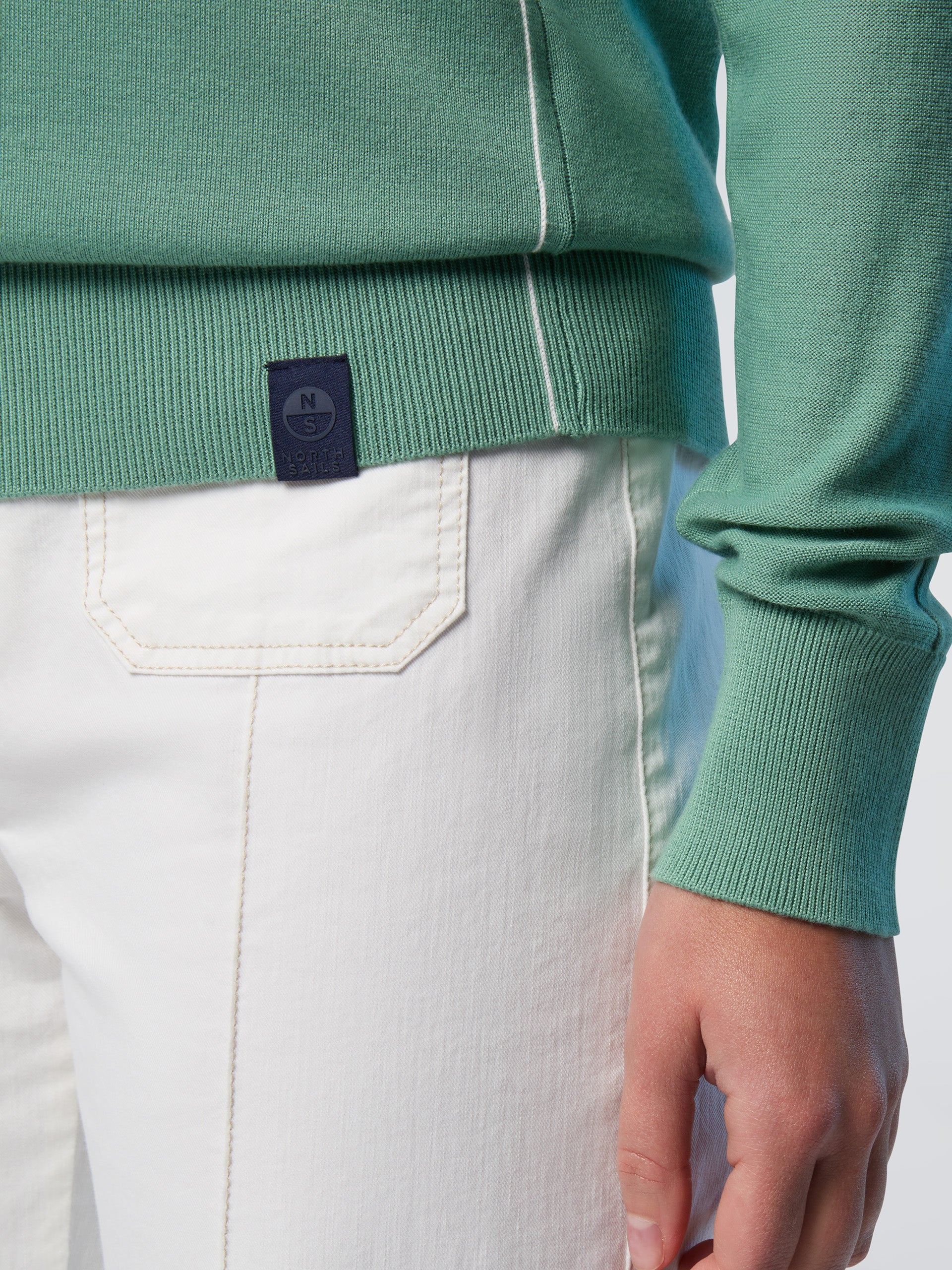 Crew-neck aloe vera sweater - Image 18