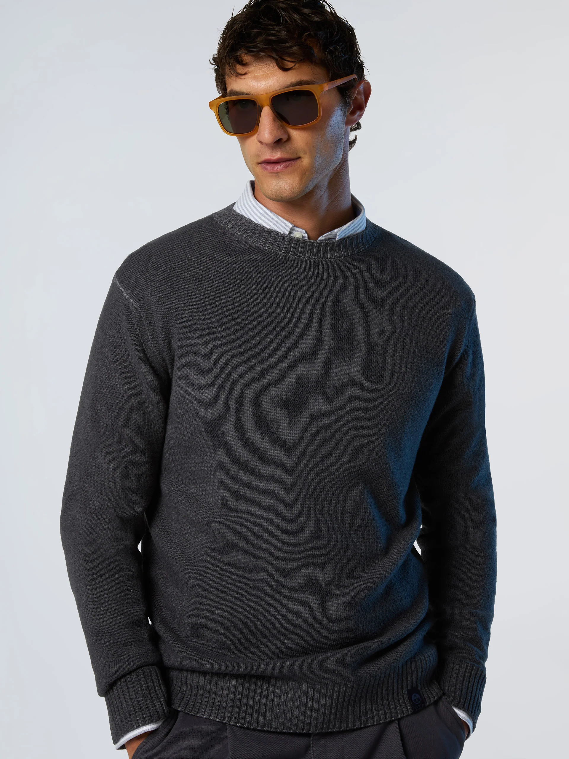 Faded crew-neck sweater - Image 8