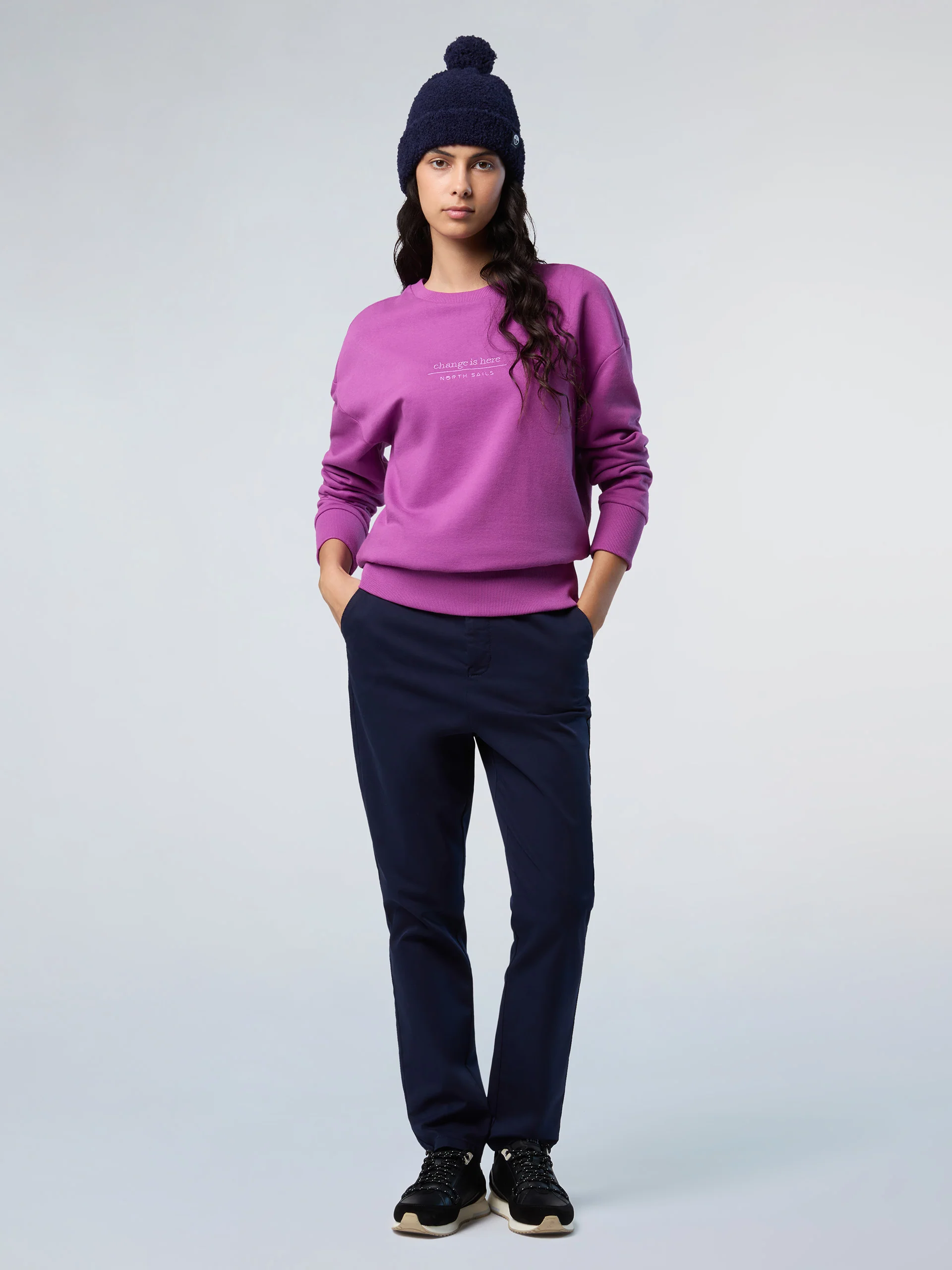 Crew-neck slogan sweatshirt - Image 12