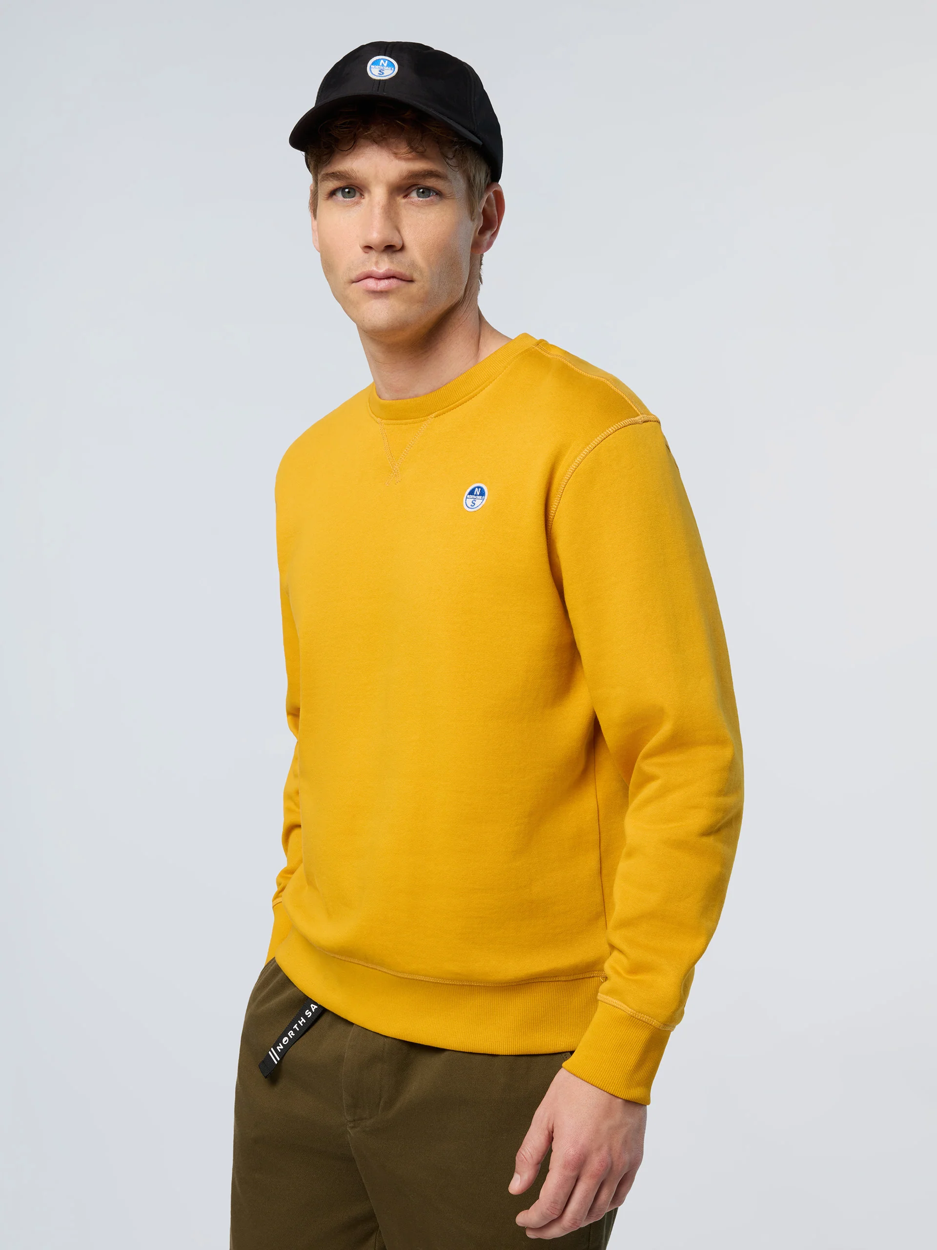 Sweatshirt with logo patch - Image 20