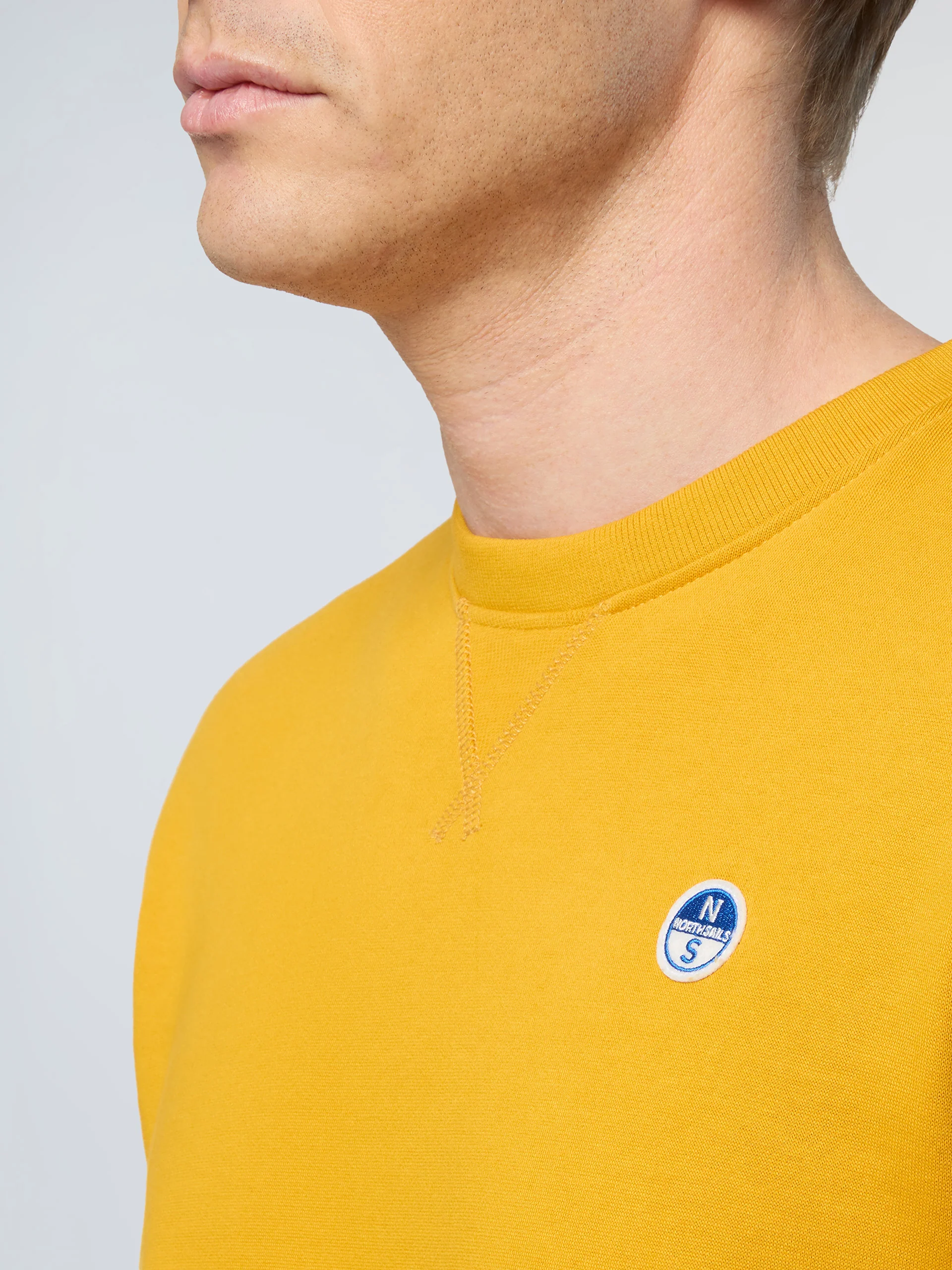 Sweatshirt with logo patch - Image 24
