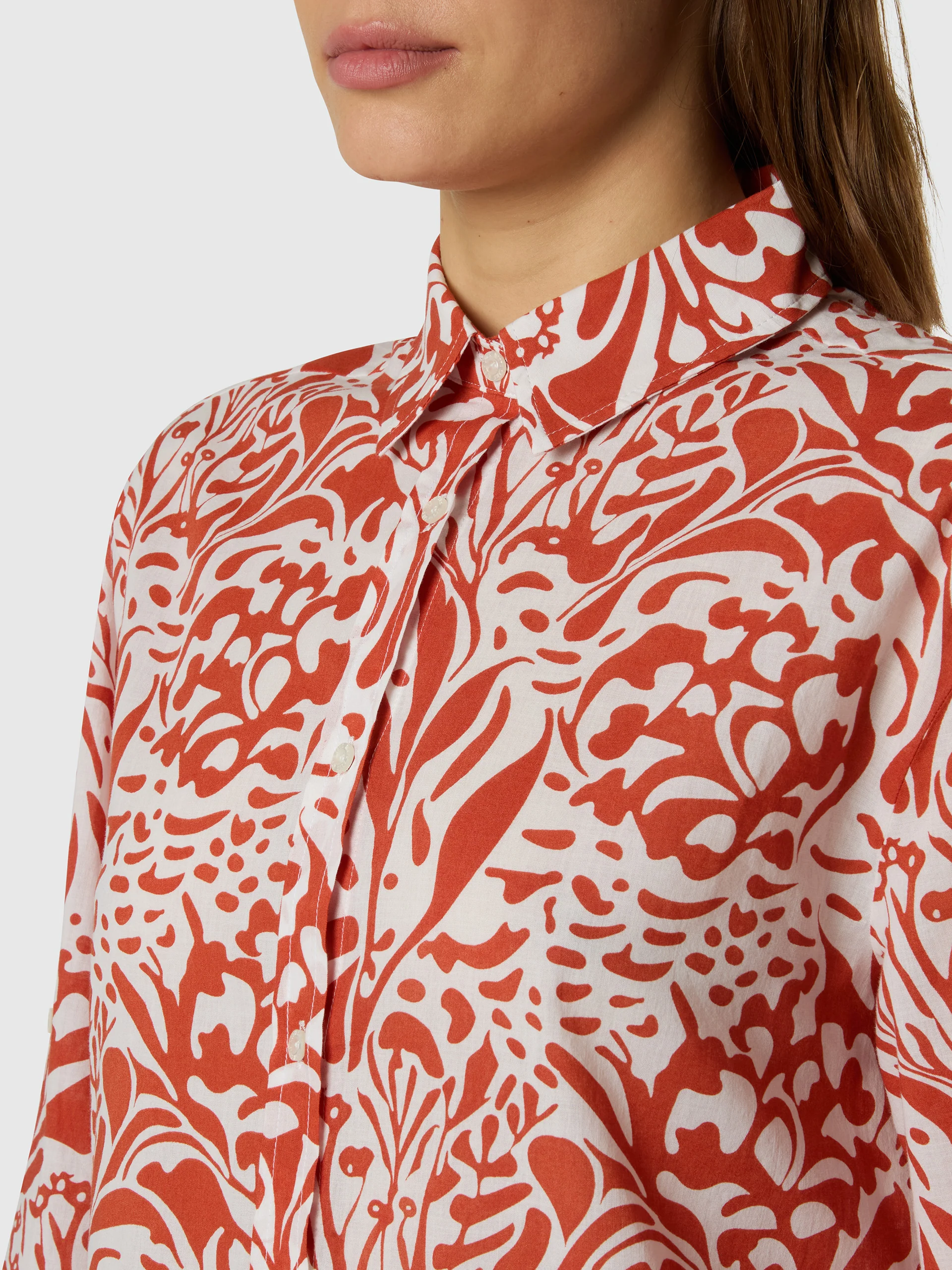 Muslin dress with coral print - Image 12