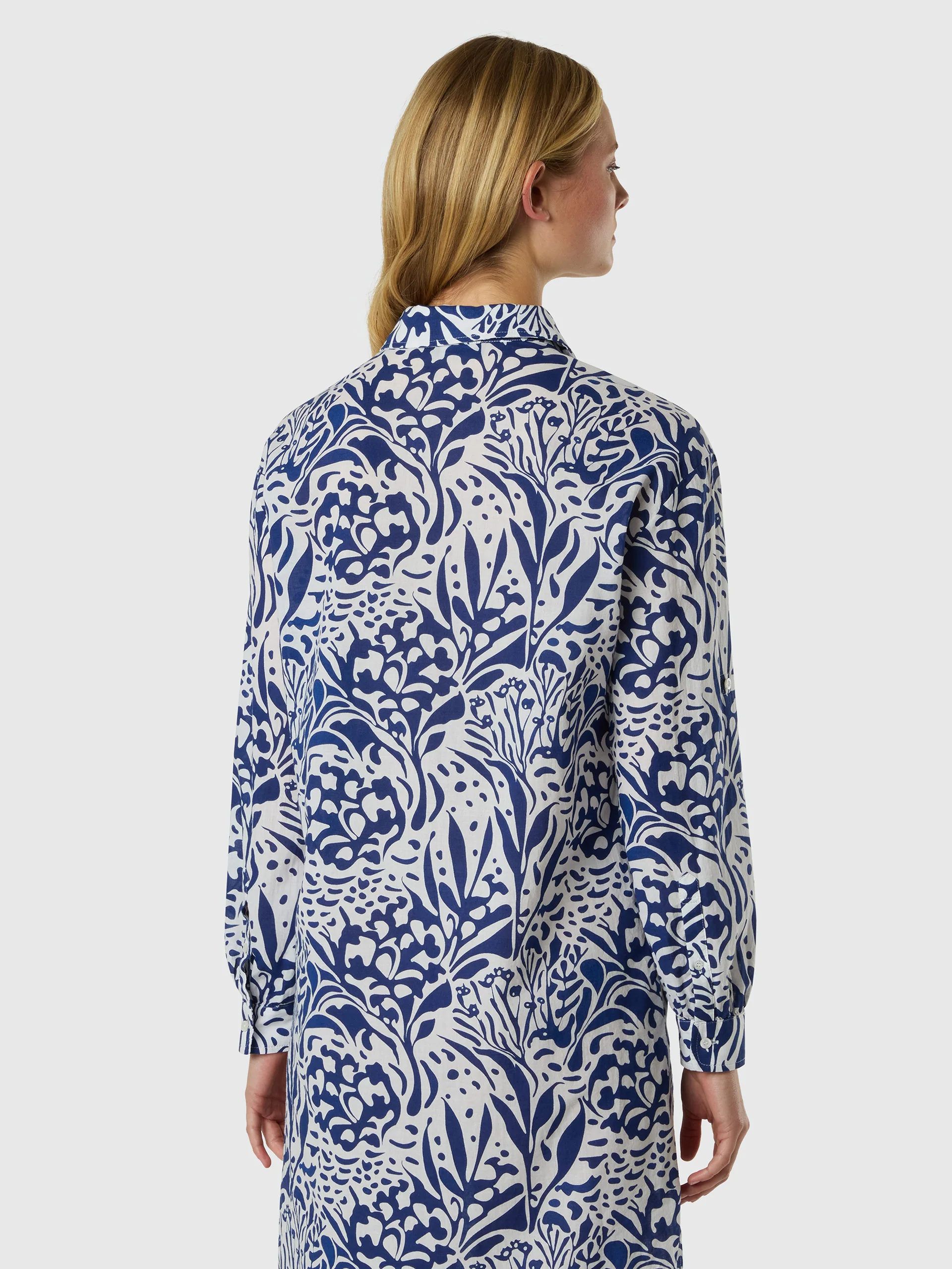 Muslin dress with coral print - Image 4