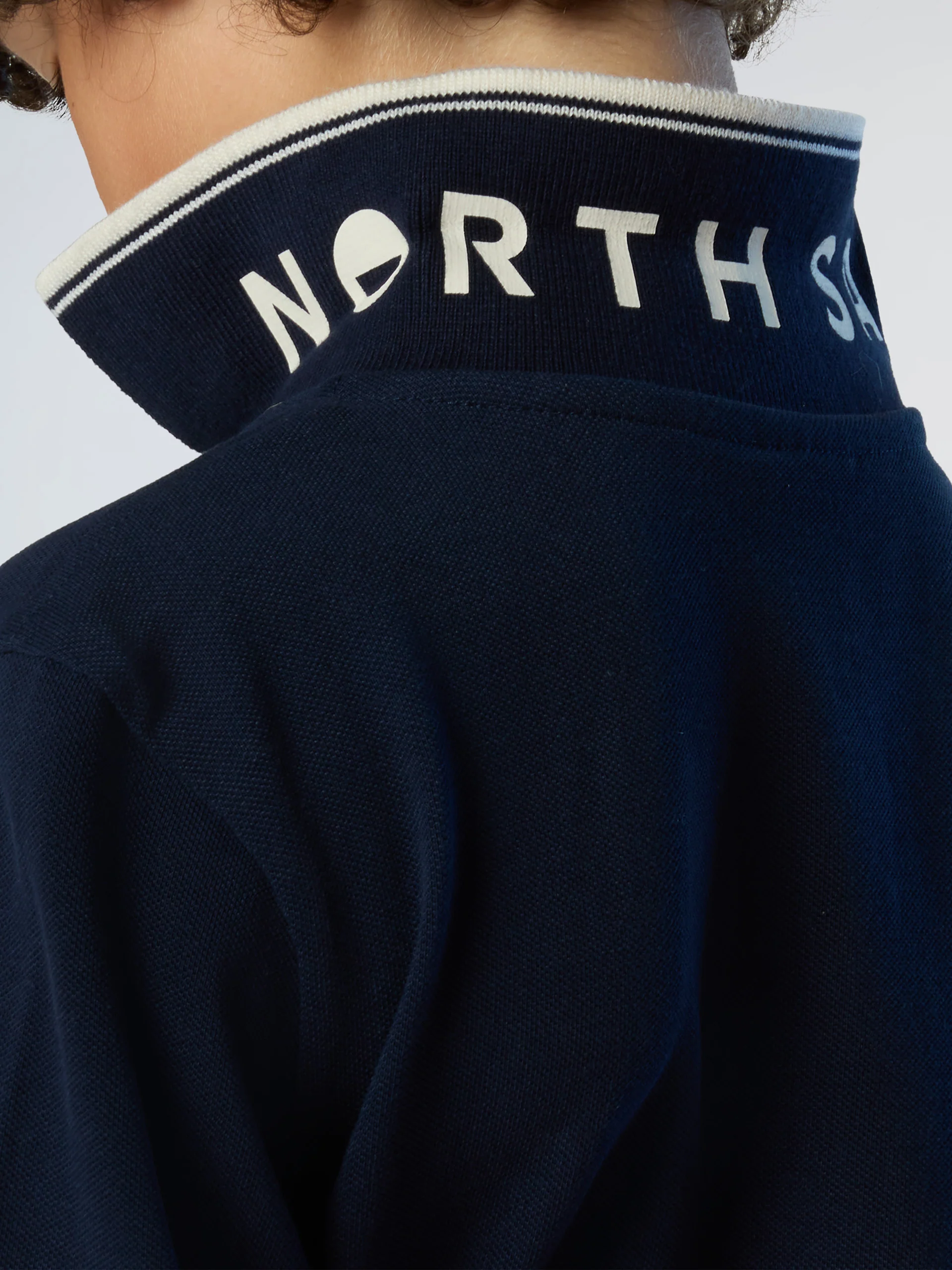 Long-sleeved polo shirt with collar lettering - Image 21