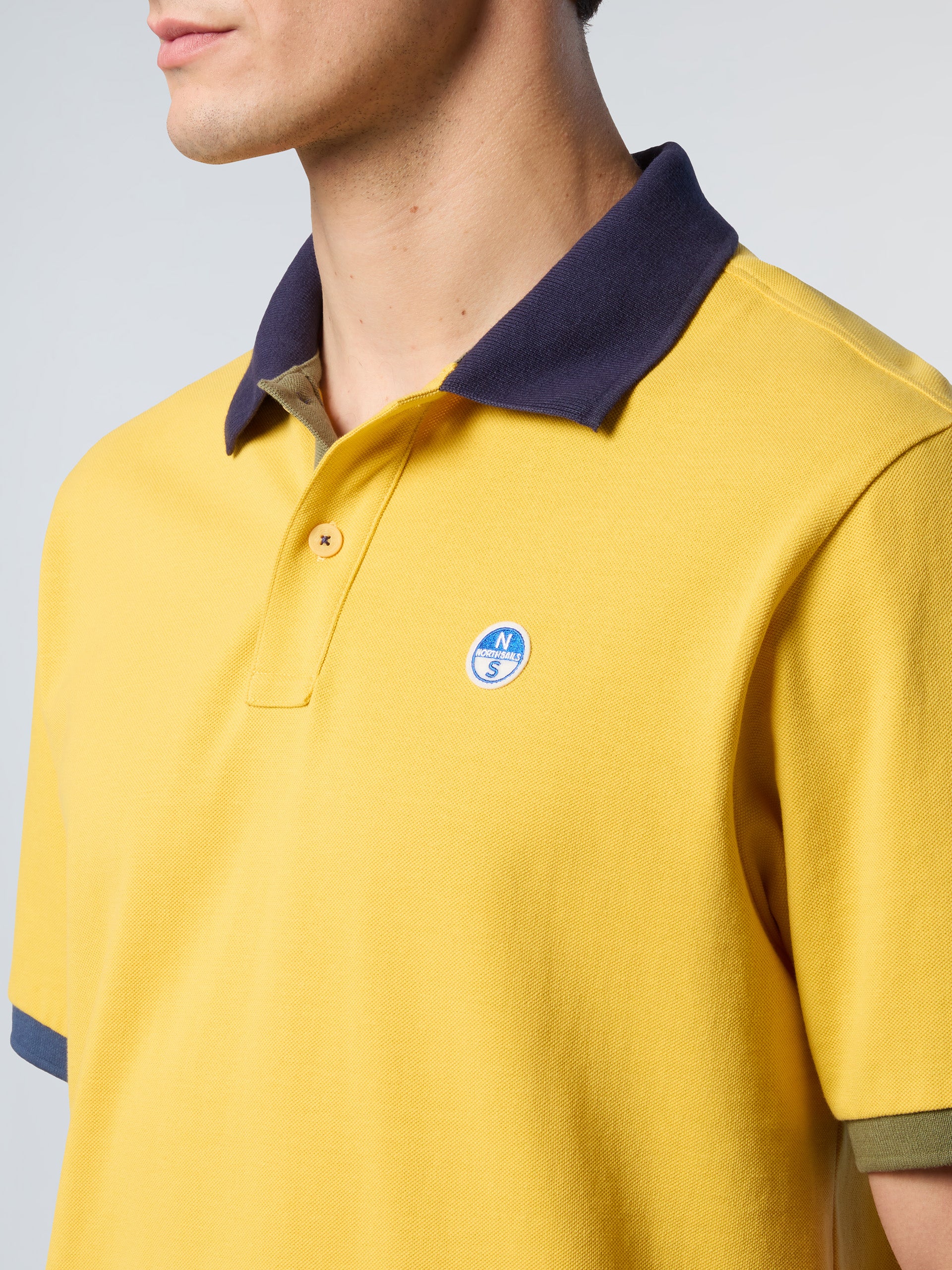 Polo shirt with contrast trims - Image 20