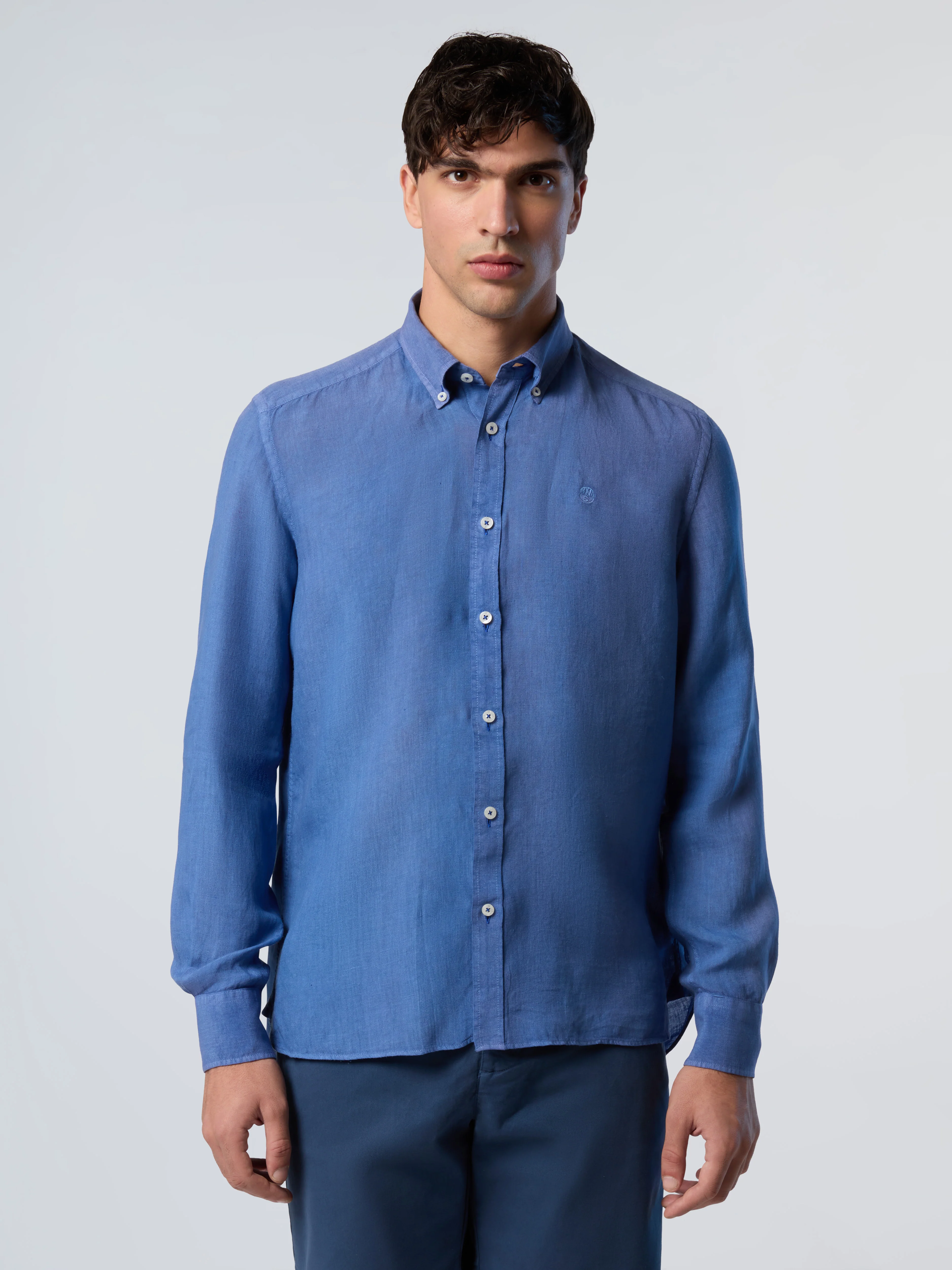 Linen shirt with corozo buttons