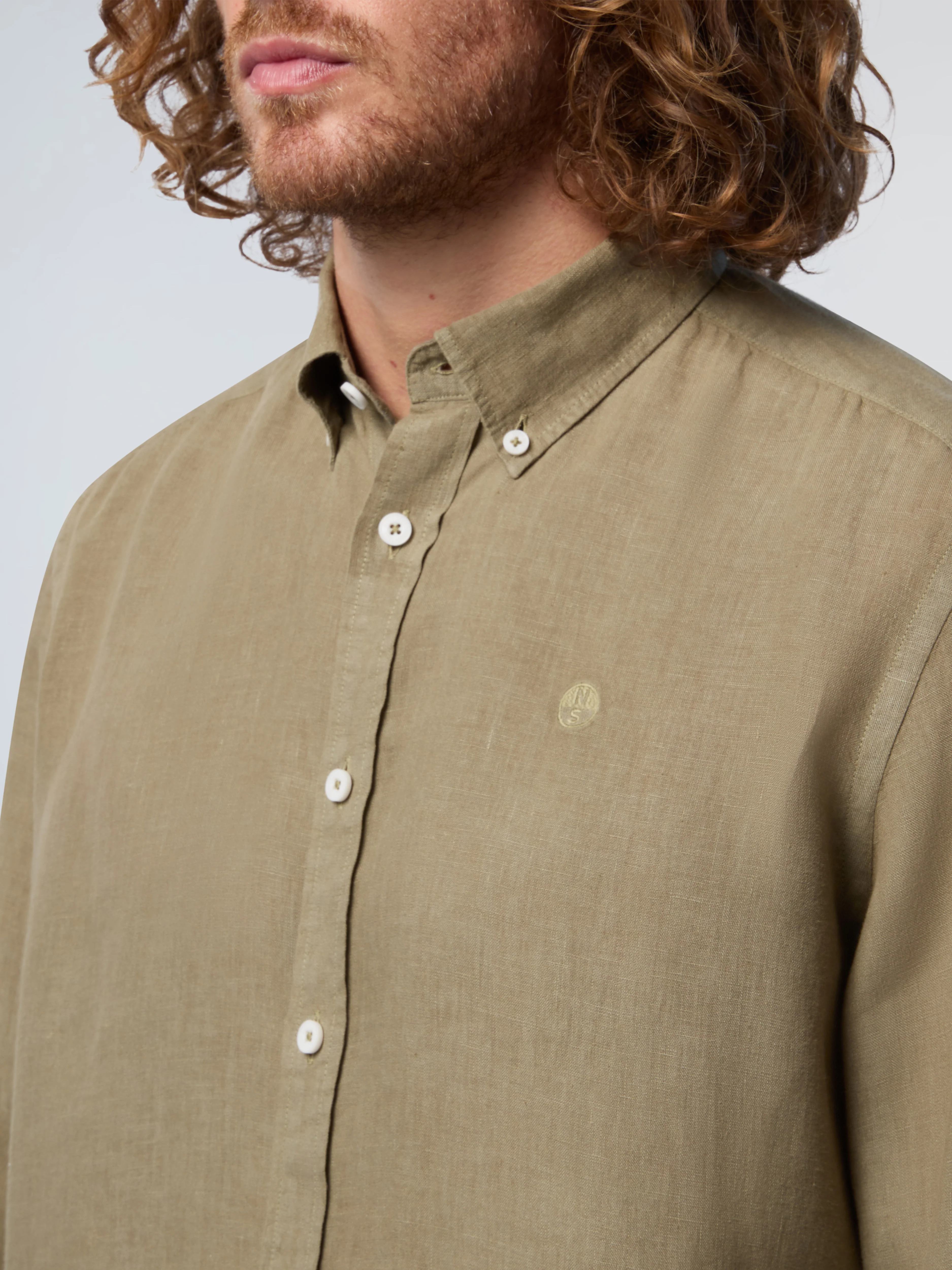 Linen shirt with corozo buttons - Image 6
