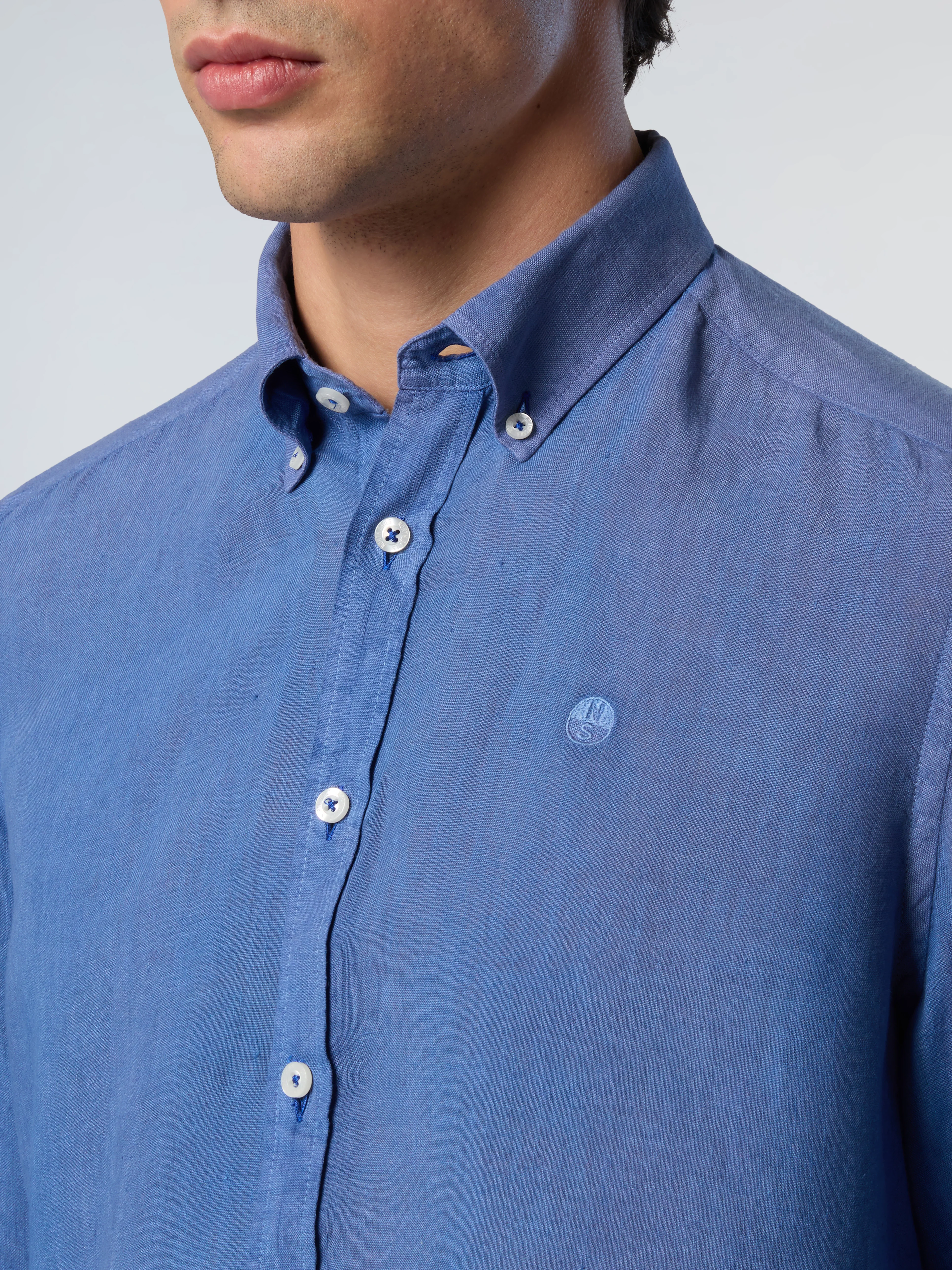 Linen shirt with corozo buttons - Image 12