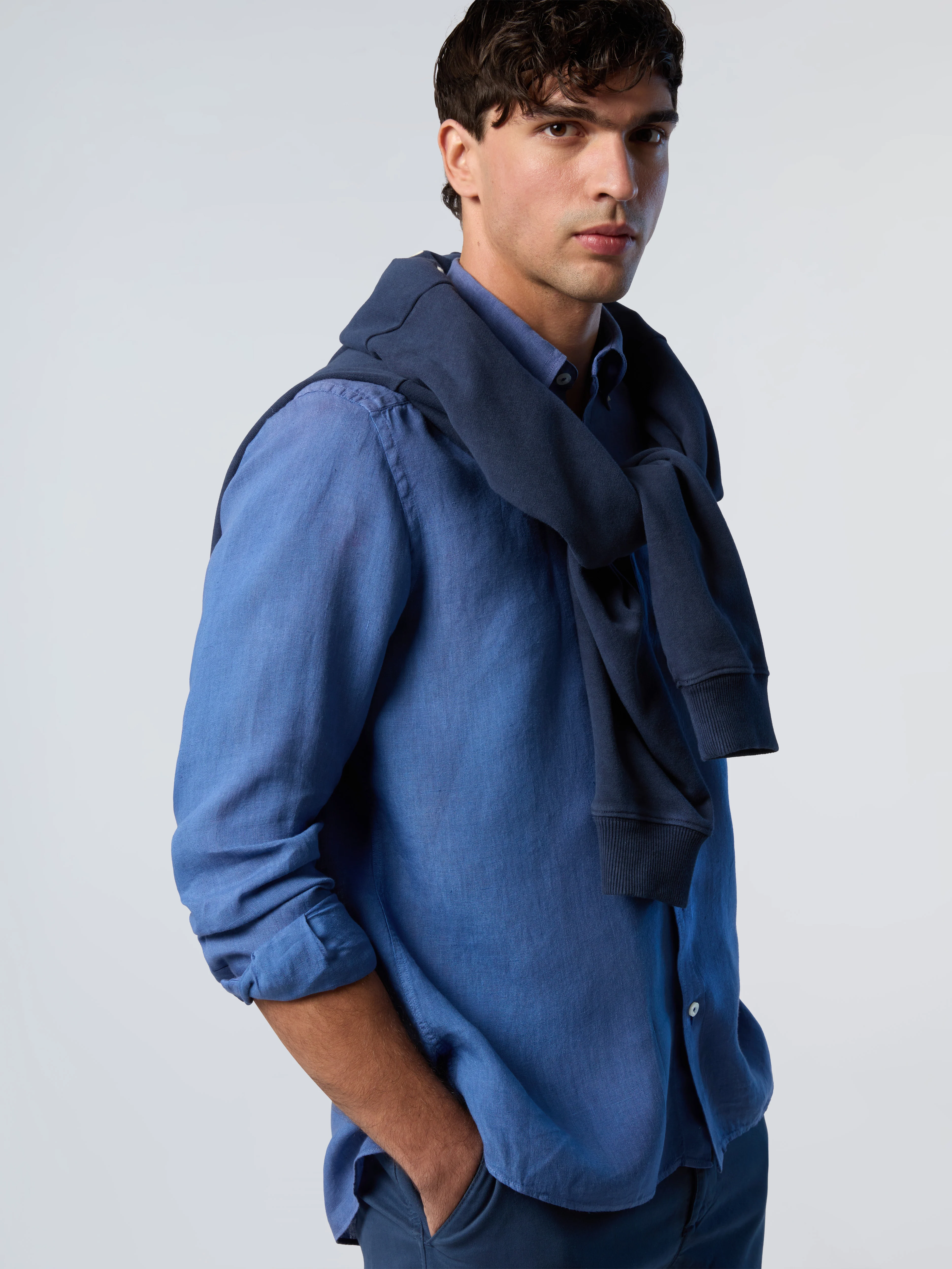 Linen shirt with corozo buttons - Image 8