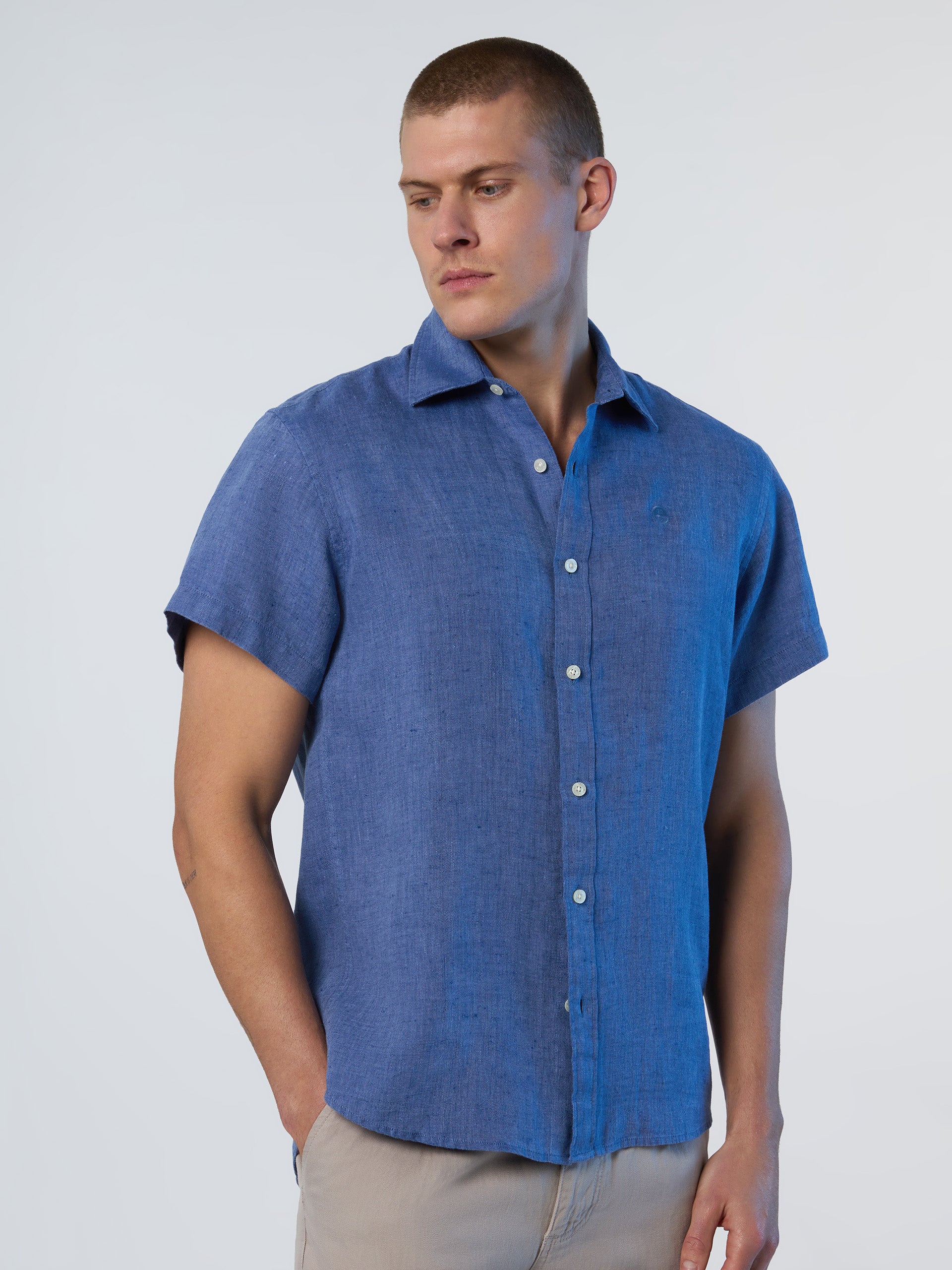 Short-sleeved linen shirt - Image 14