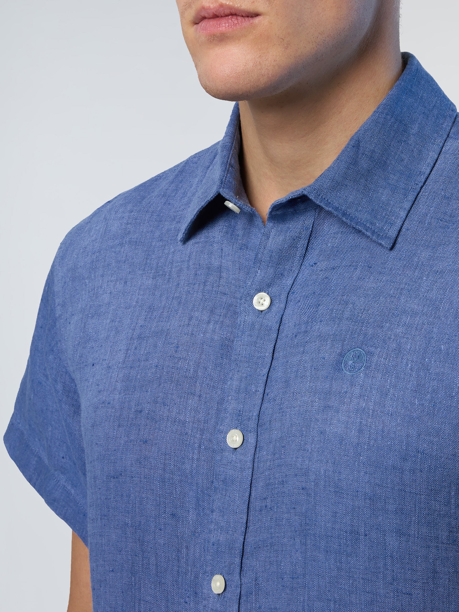 Short-sleeved linen shirt - Image 18
