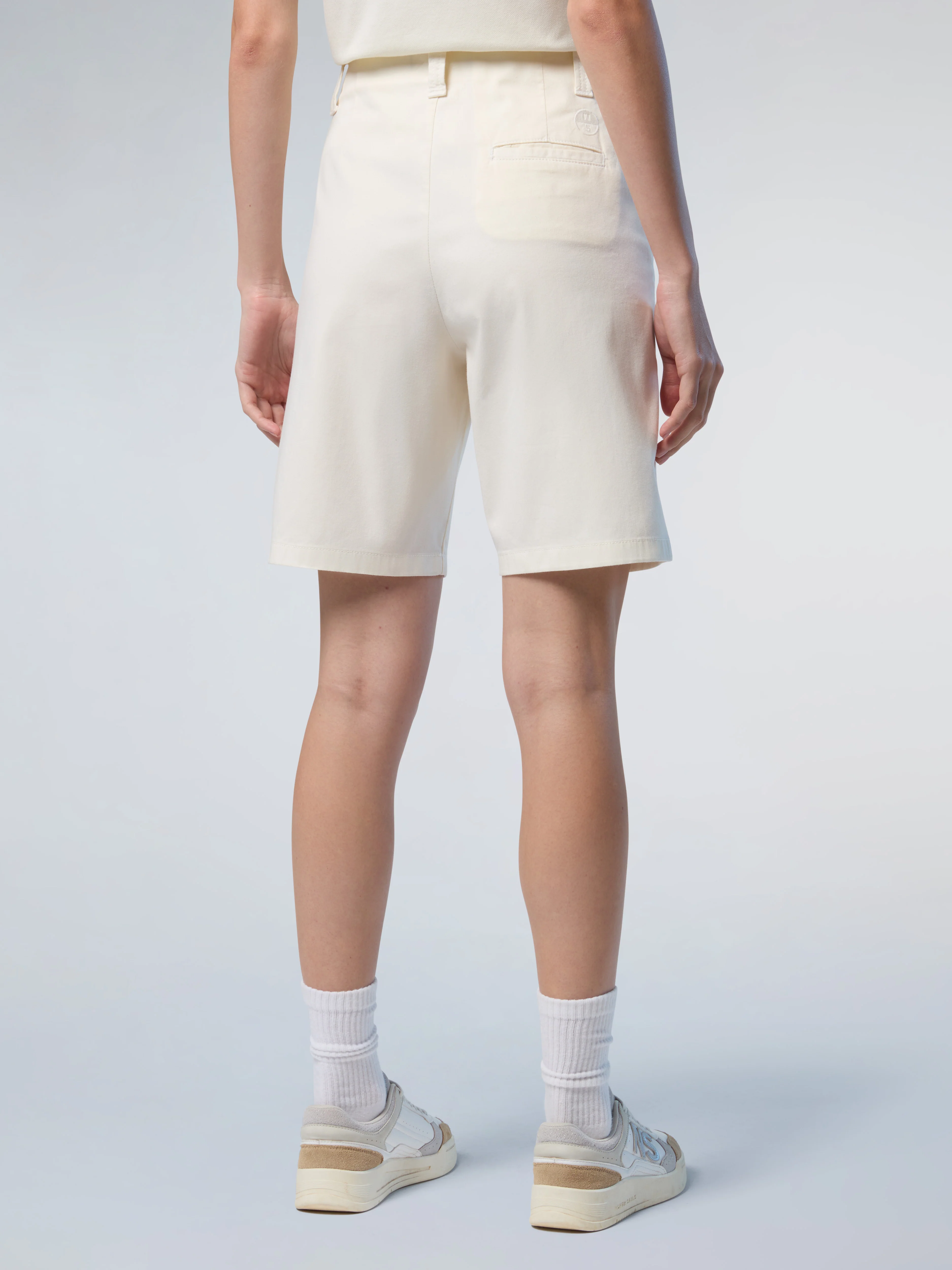 High-waisted chino shorts - Image 4