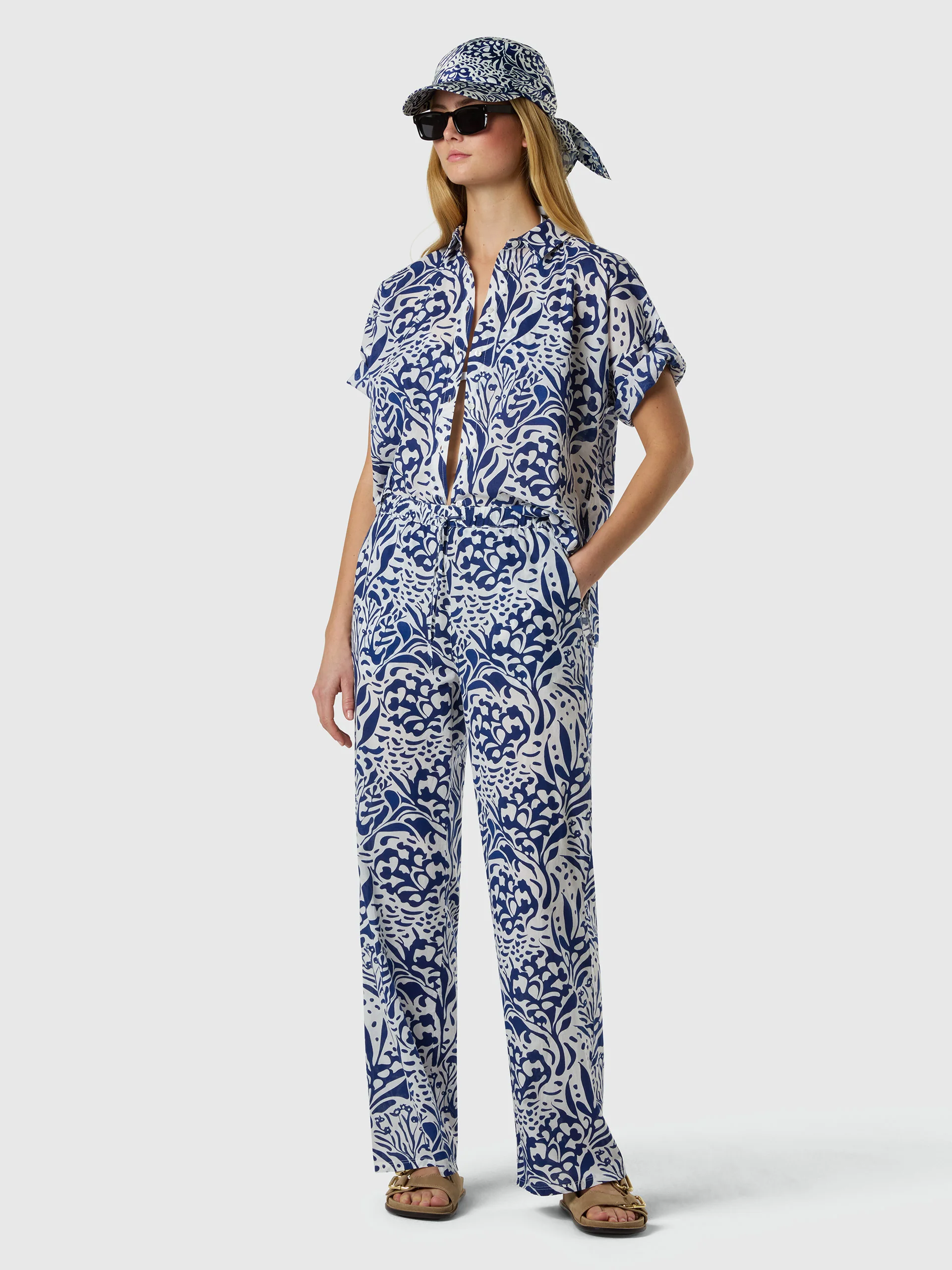 Muslin pants with coral print - Image 2