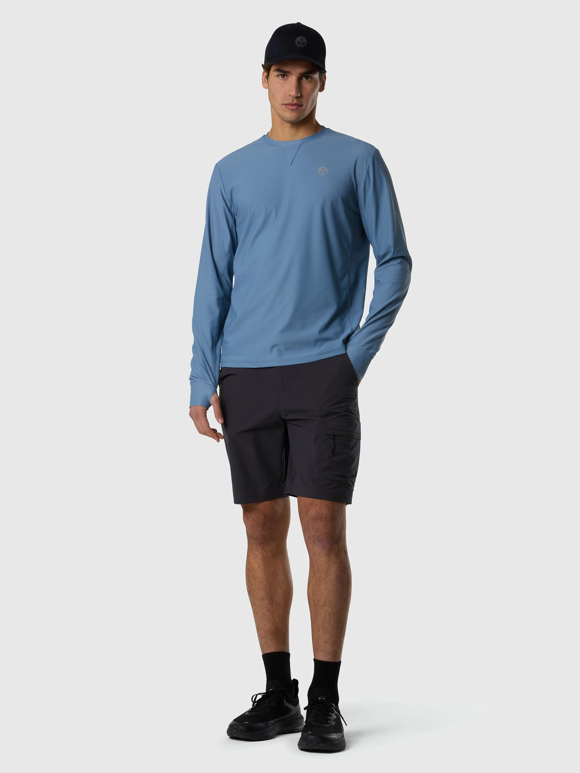 Long-sleeved T-shirt with UV protection - Image 12