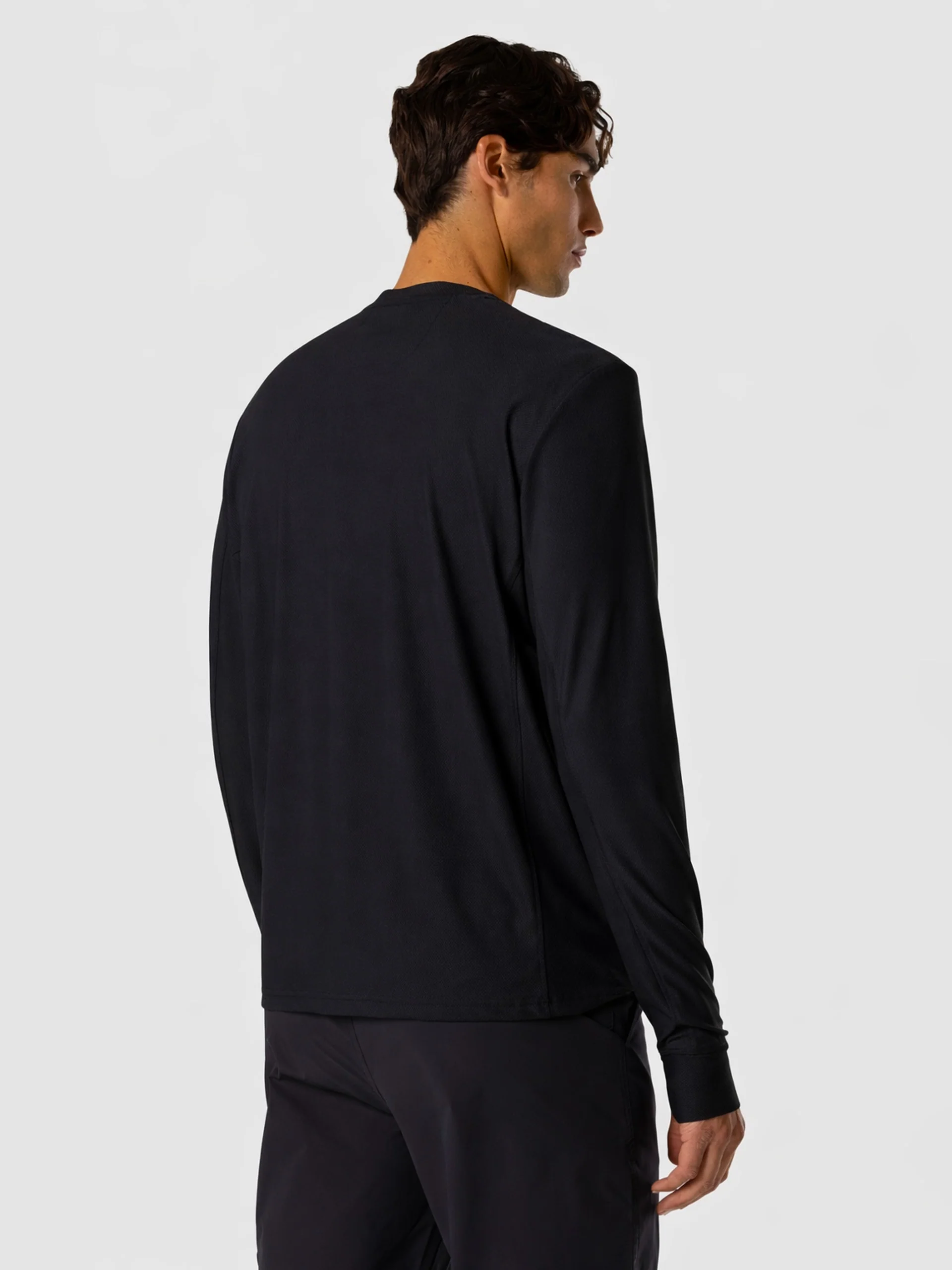 Long-sleeved T-shirt with UV protection - Image 17