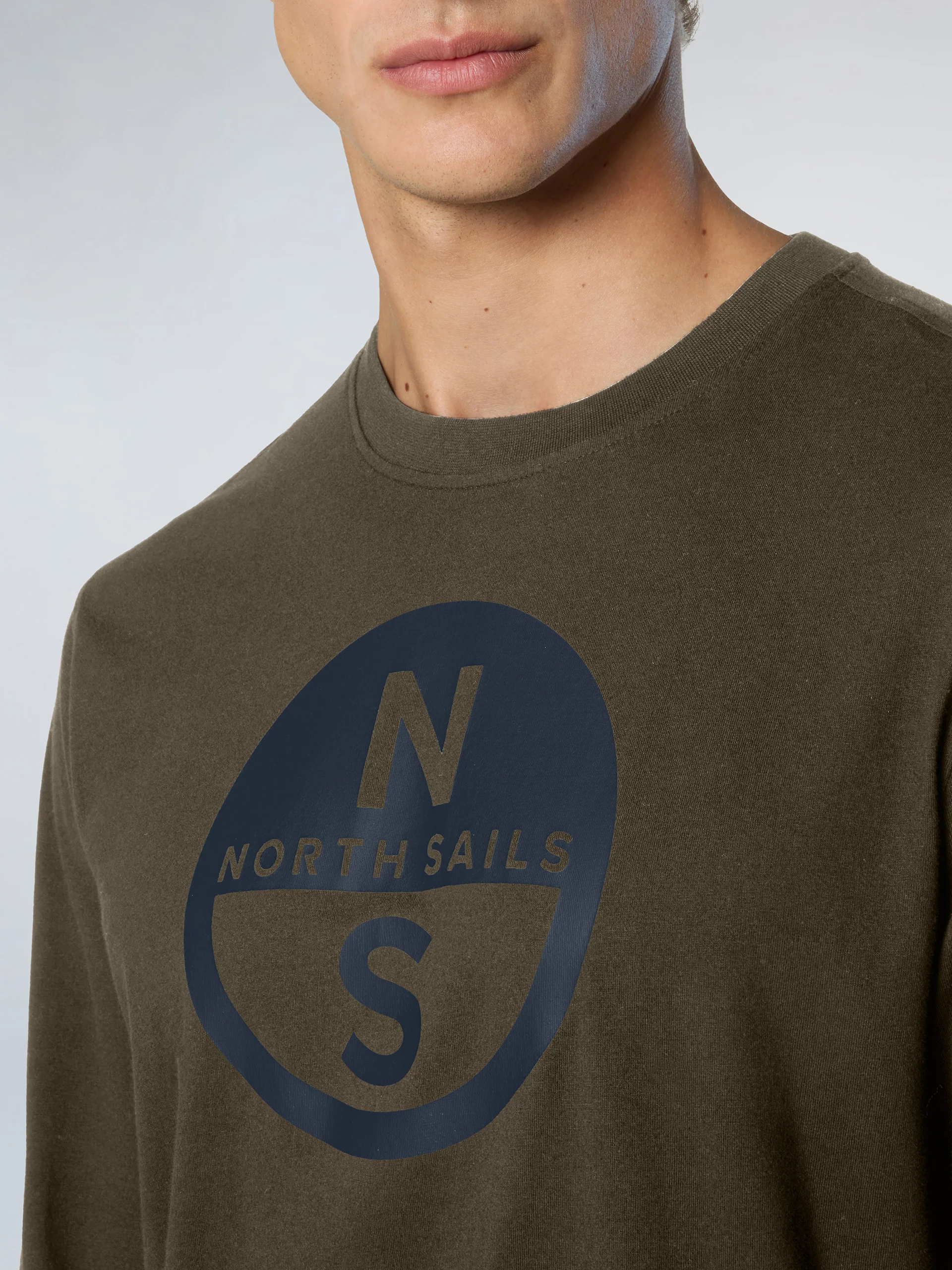 Long-sleeved T-shirt with maxi print - Image 15