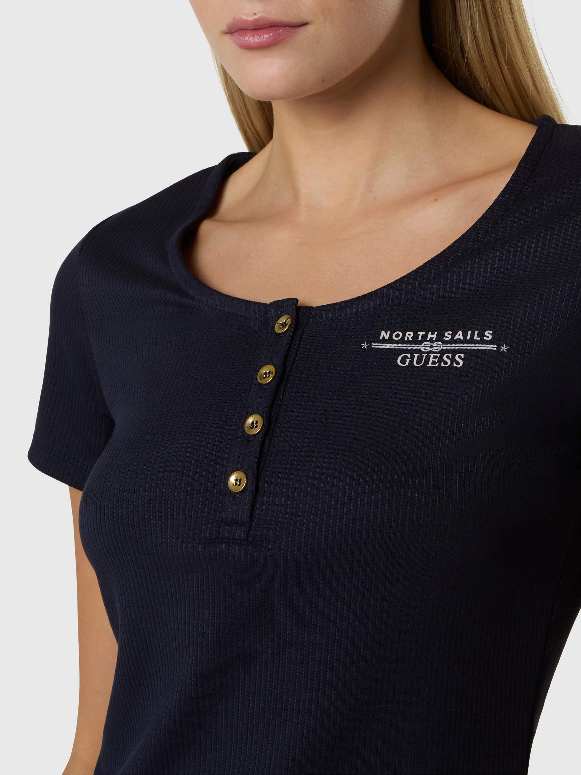 GUESS X NORTH SAILS BUTTON-FRONT T-SHIRT - Image 7