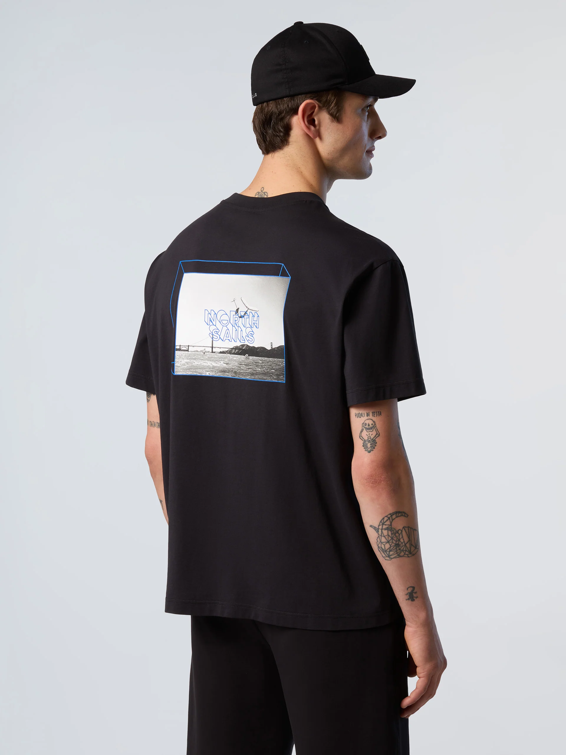 T-shirt with kitesurfing print - Image 17