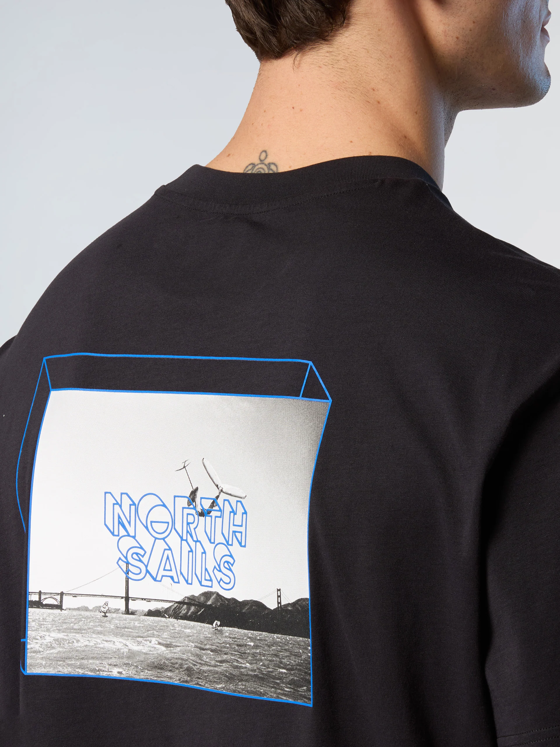 T-shirt with kitesurfing print - Image 19