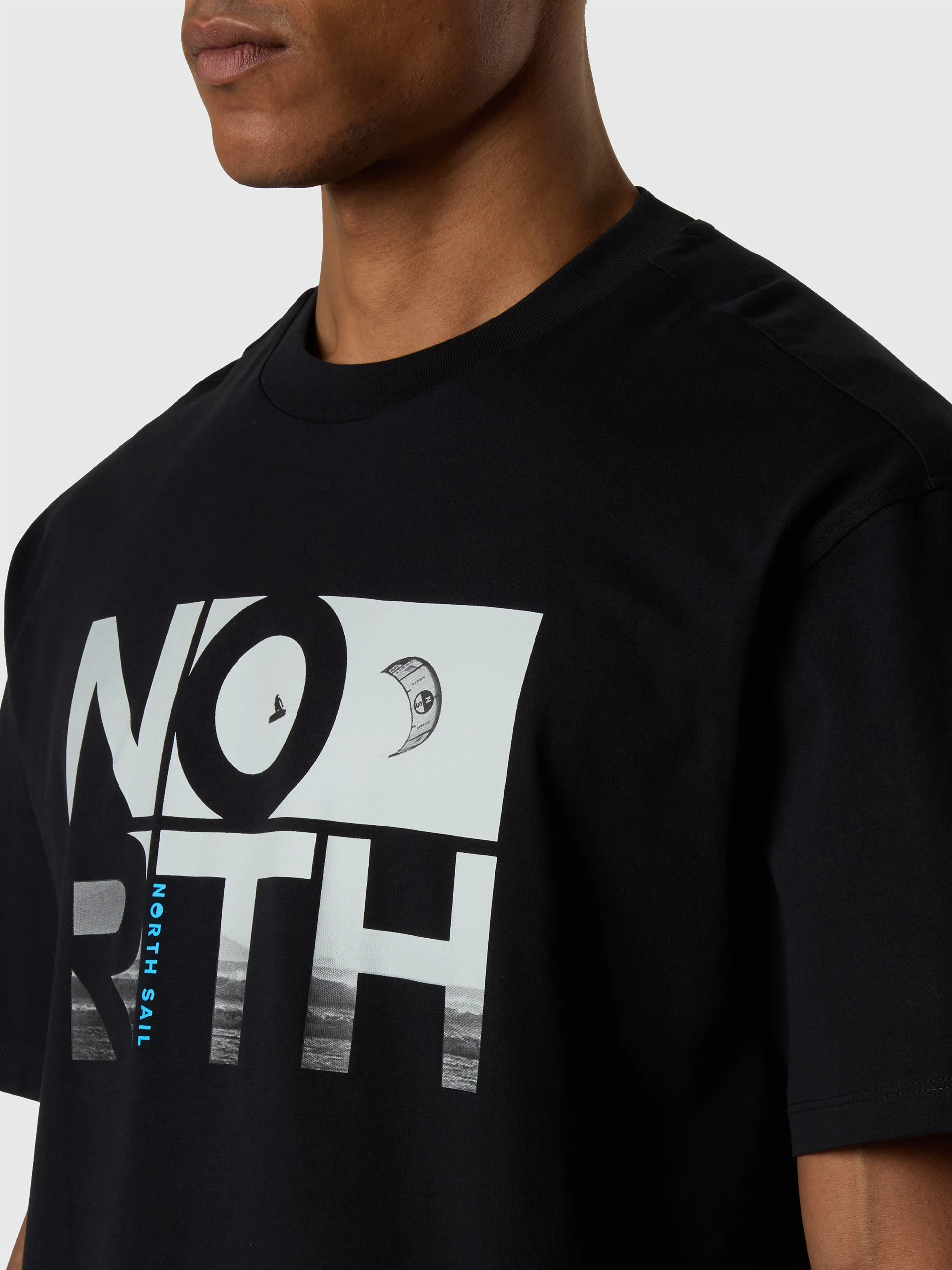 T-shirt with kitesurfing print - Image 13