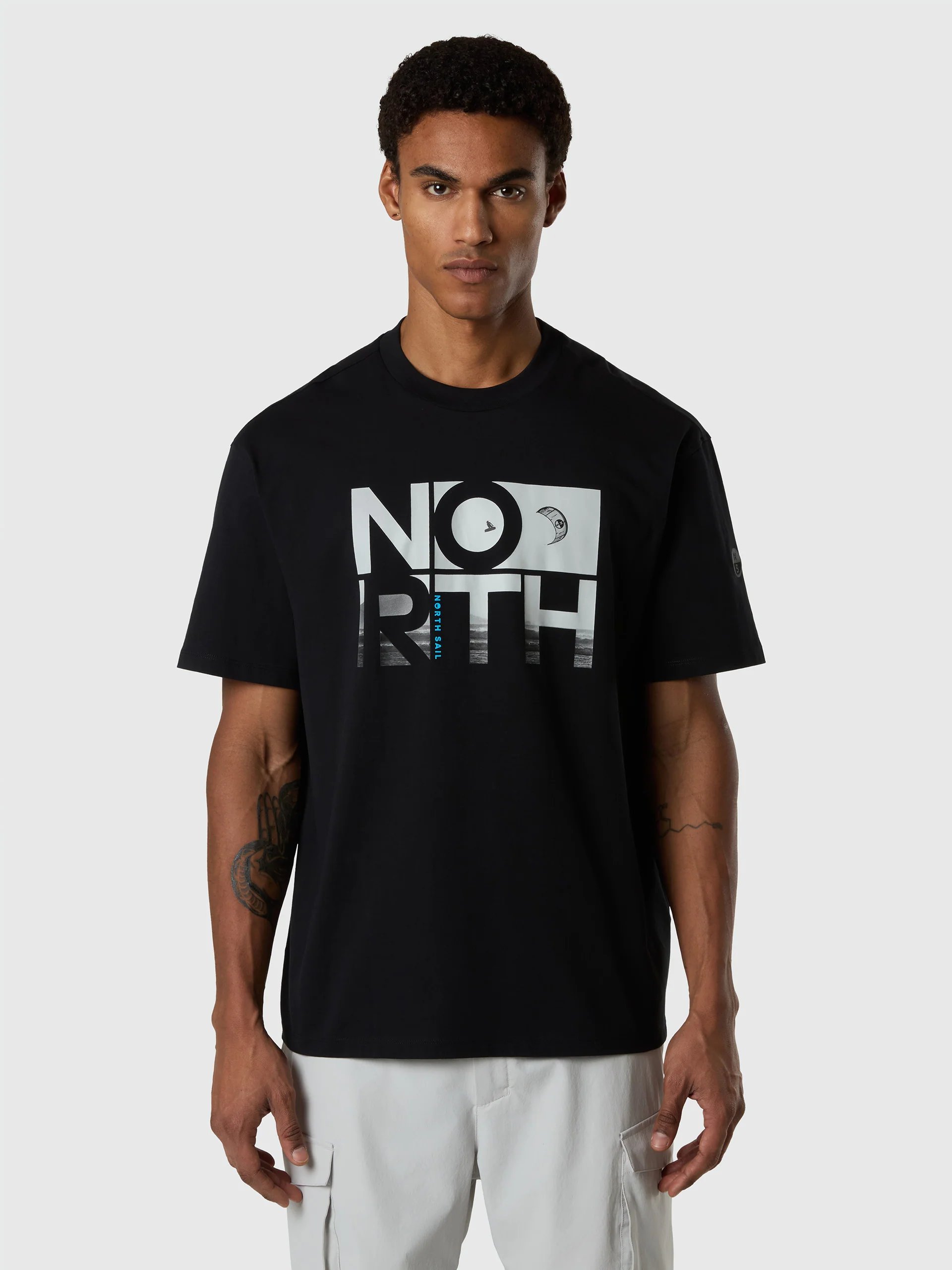 T-shirt with kitesurfing print - Image 8