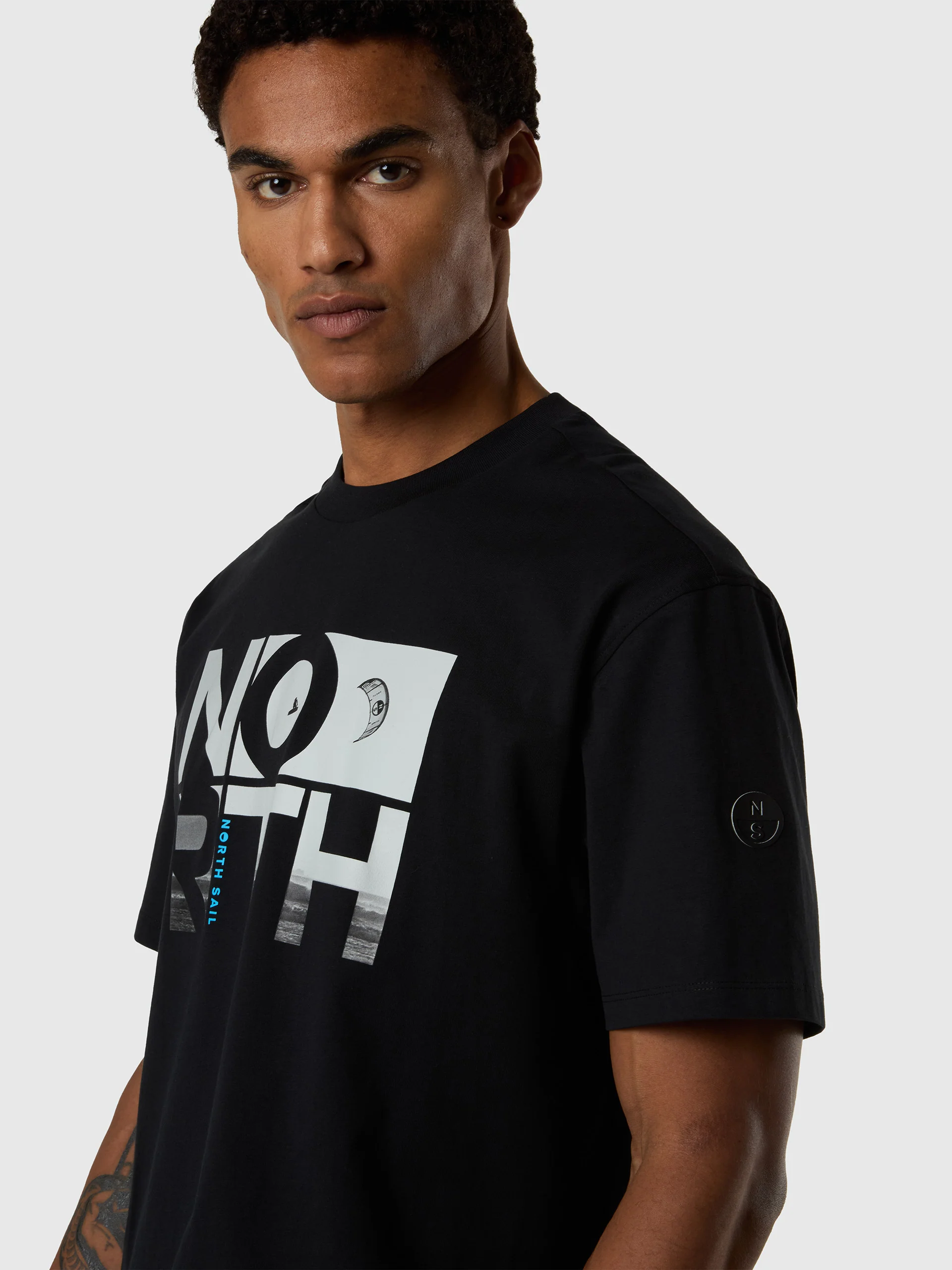 T-shirt with kitesurfing print - Image 9
