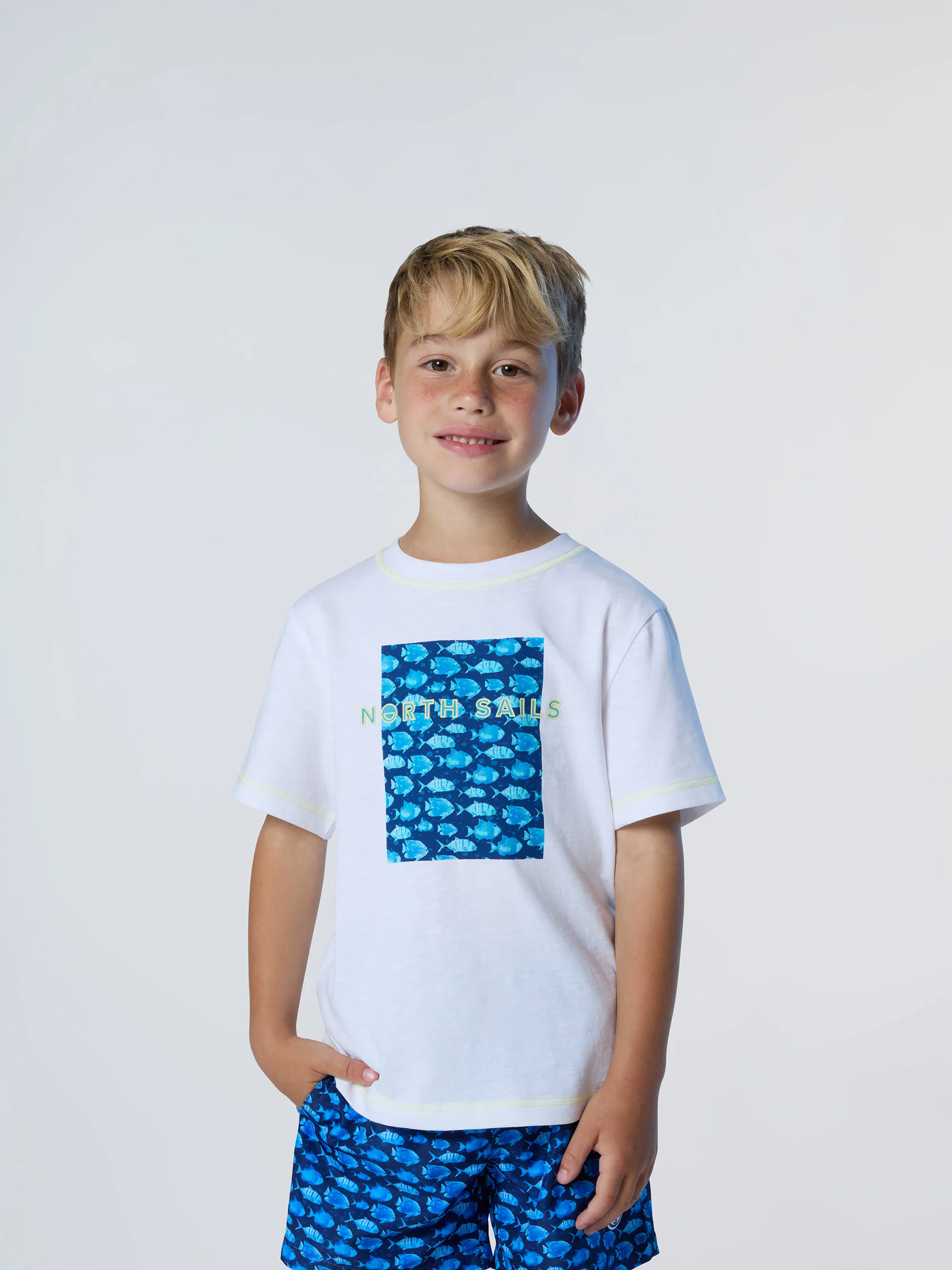 T-shirt with graphic print - Image 6