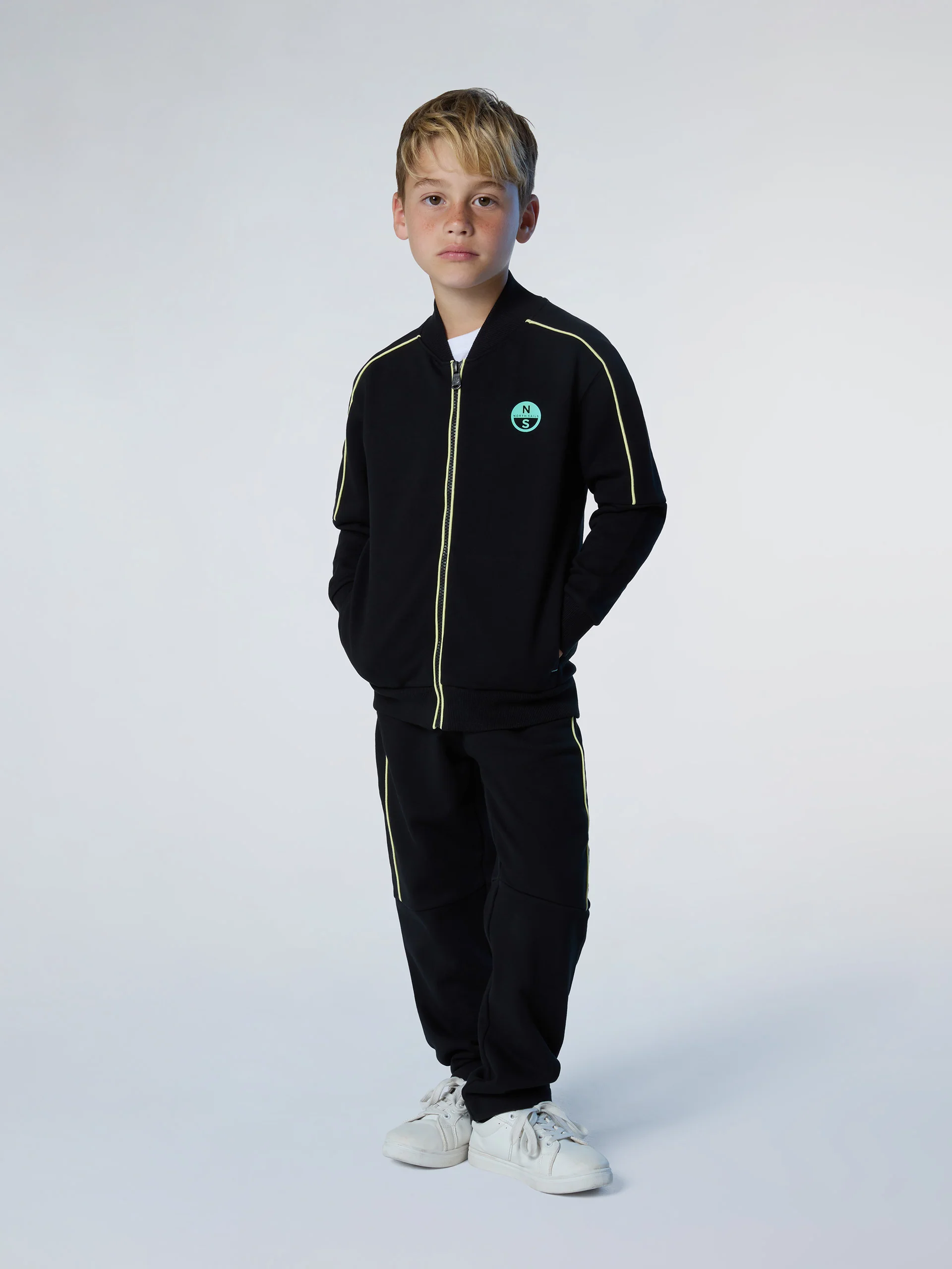 Tracksuit with contrast piping