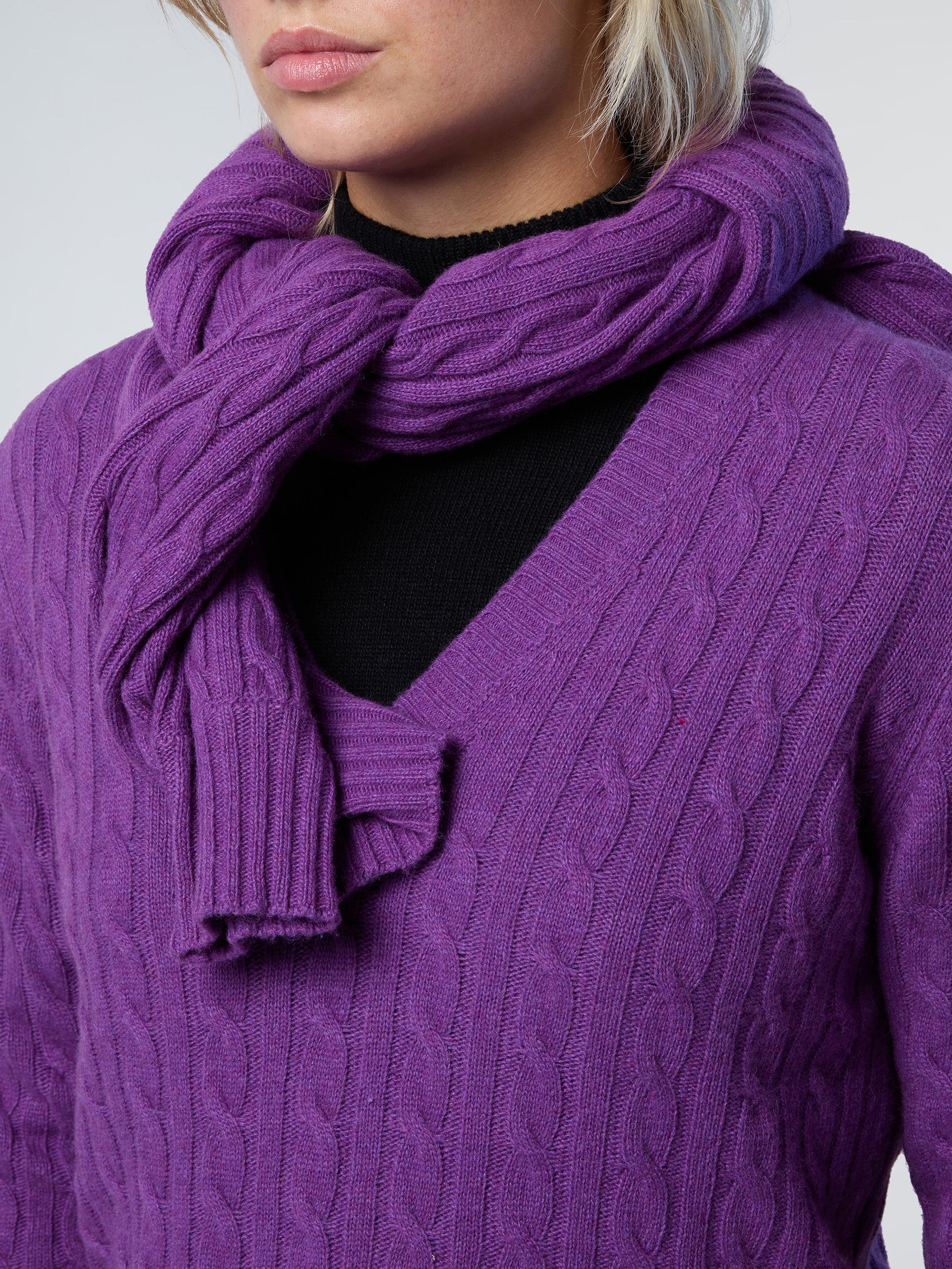 Cashmere Aran V-neck sweater - Image 6