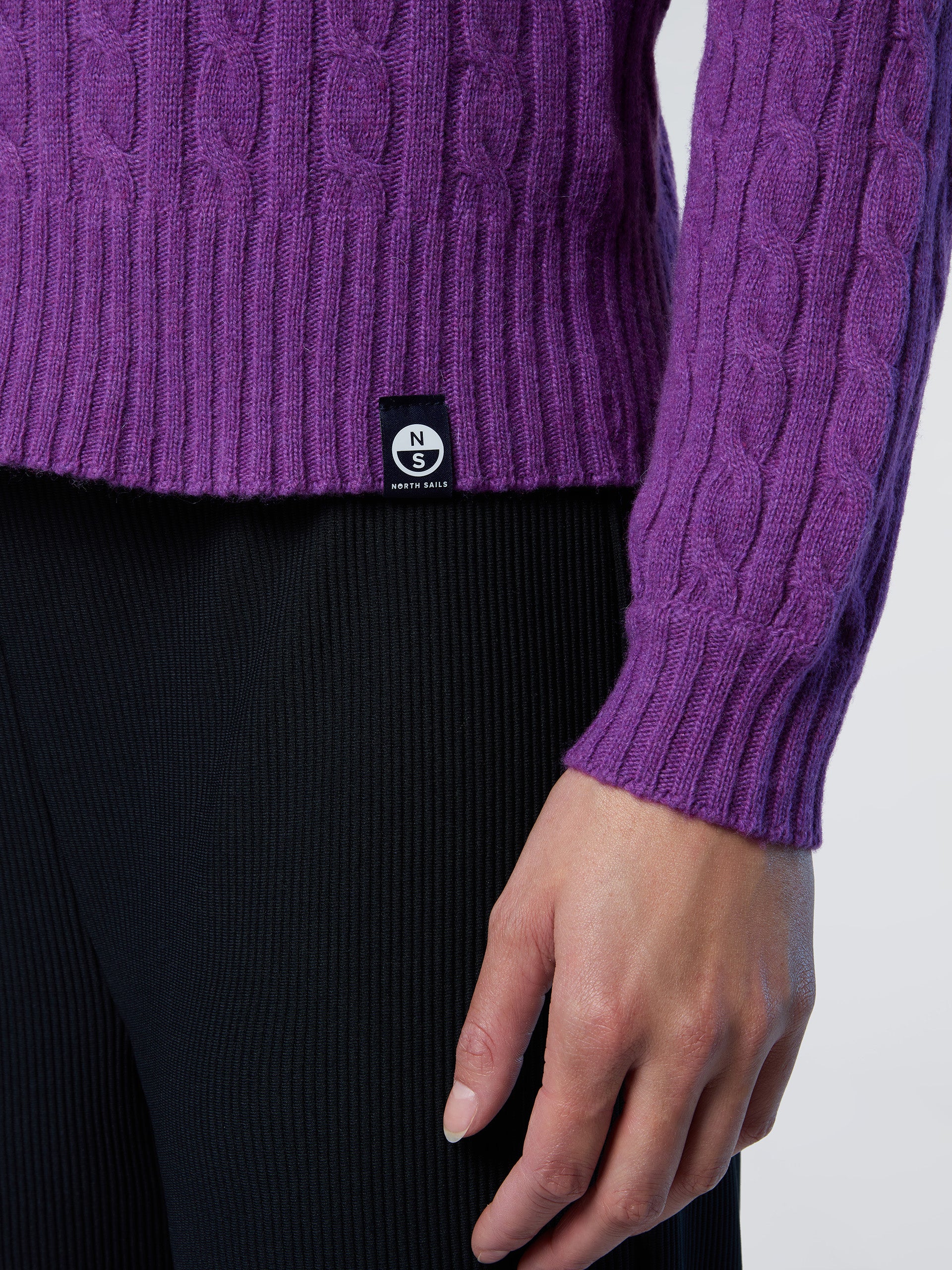 Cashmere Aran V-neck sweater - Image 7