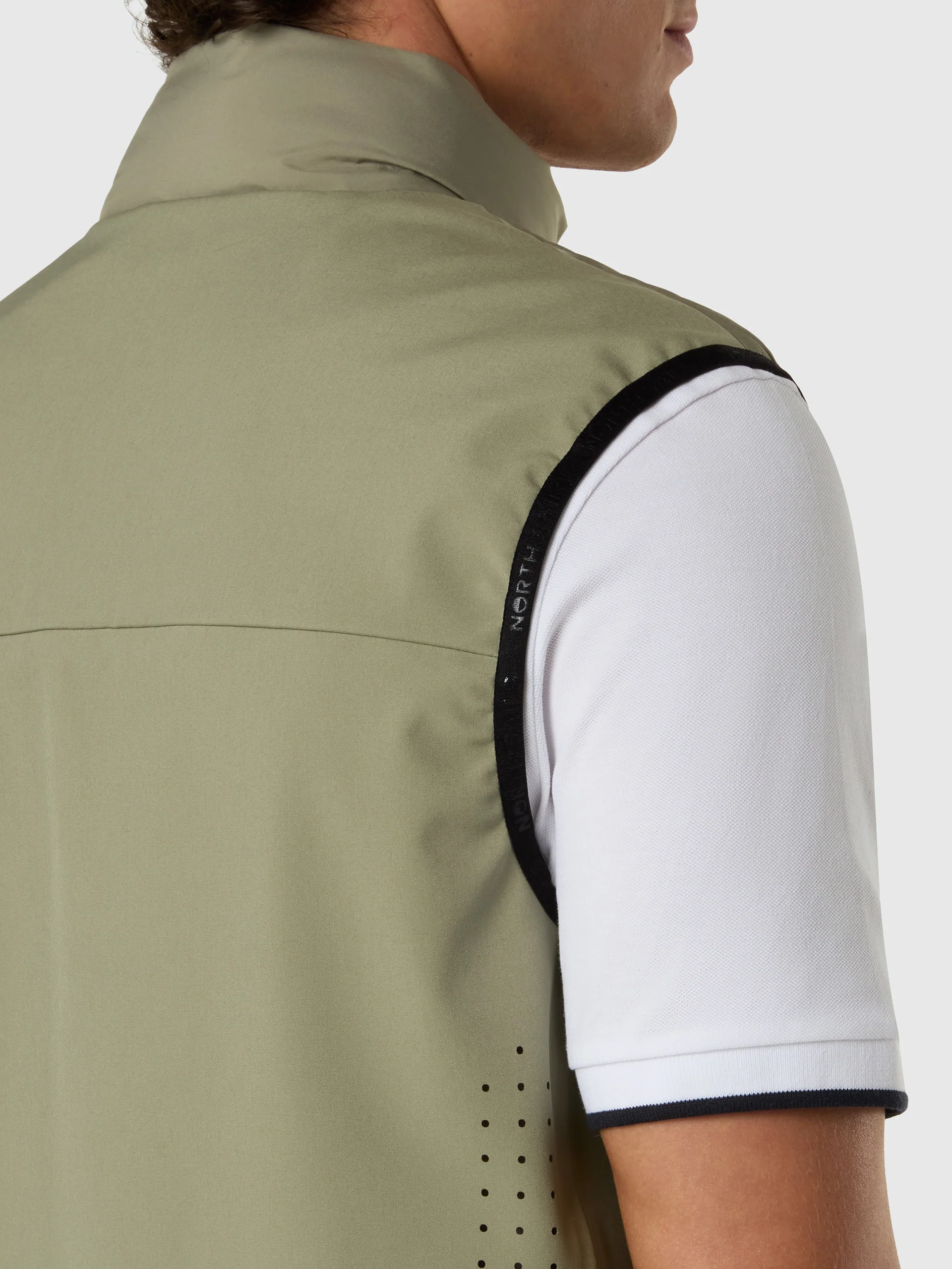 GUESS X NORTH SAILS VEST - Image 12