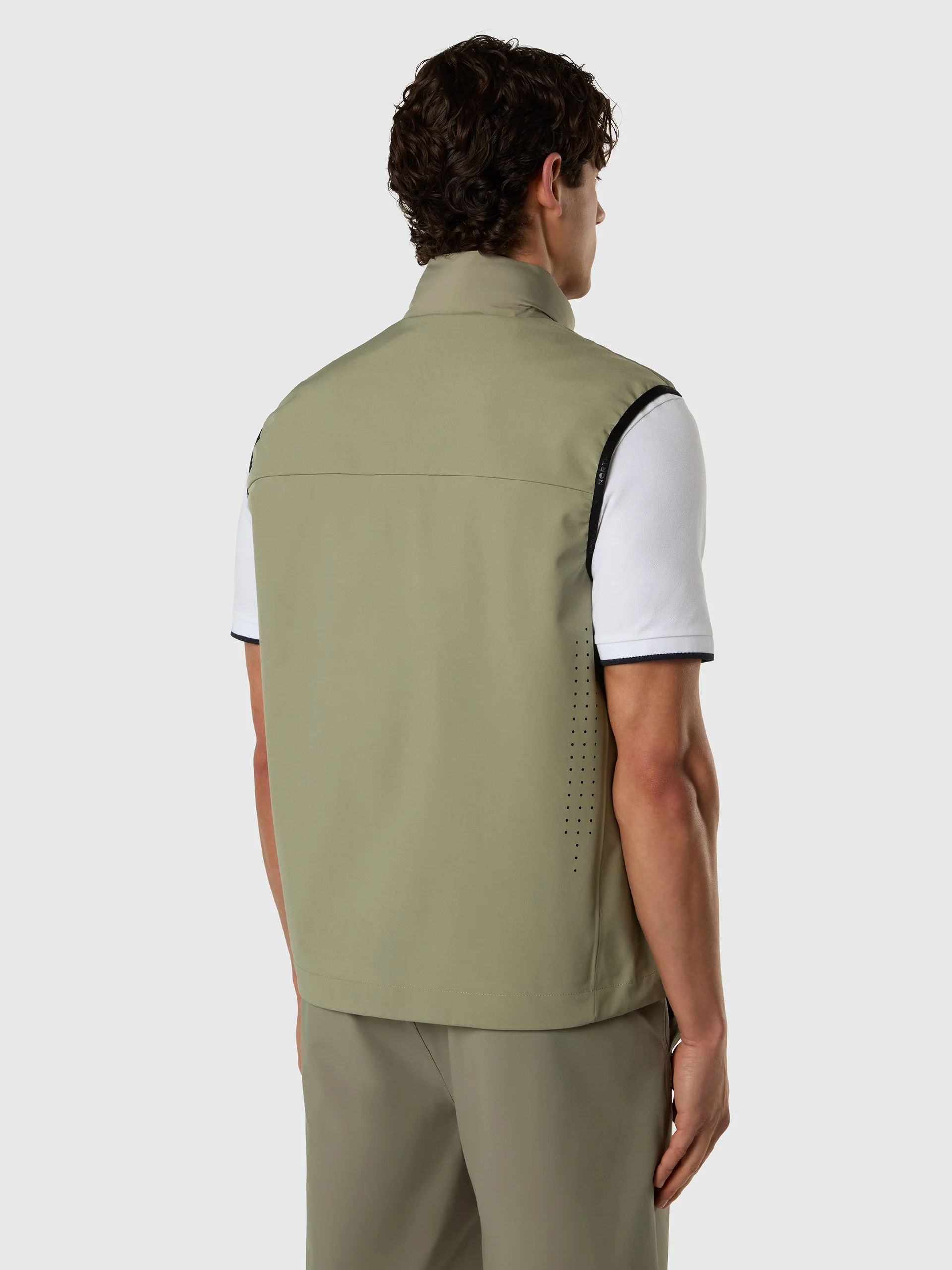 GUESS X NORTH SAILS VEST - Image 15
