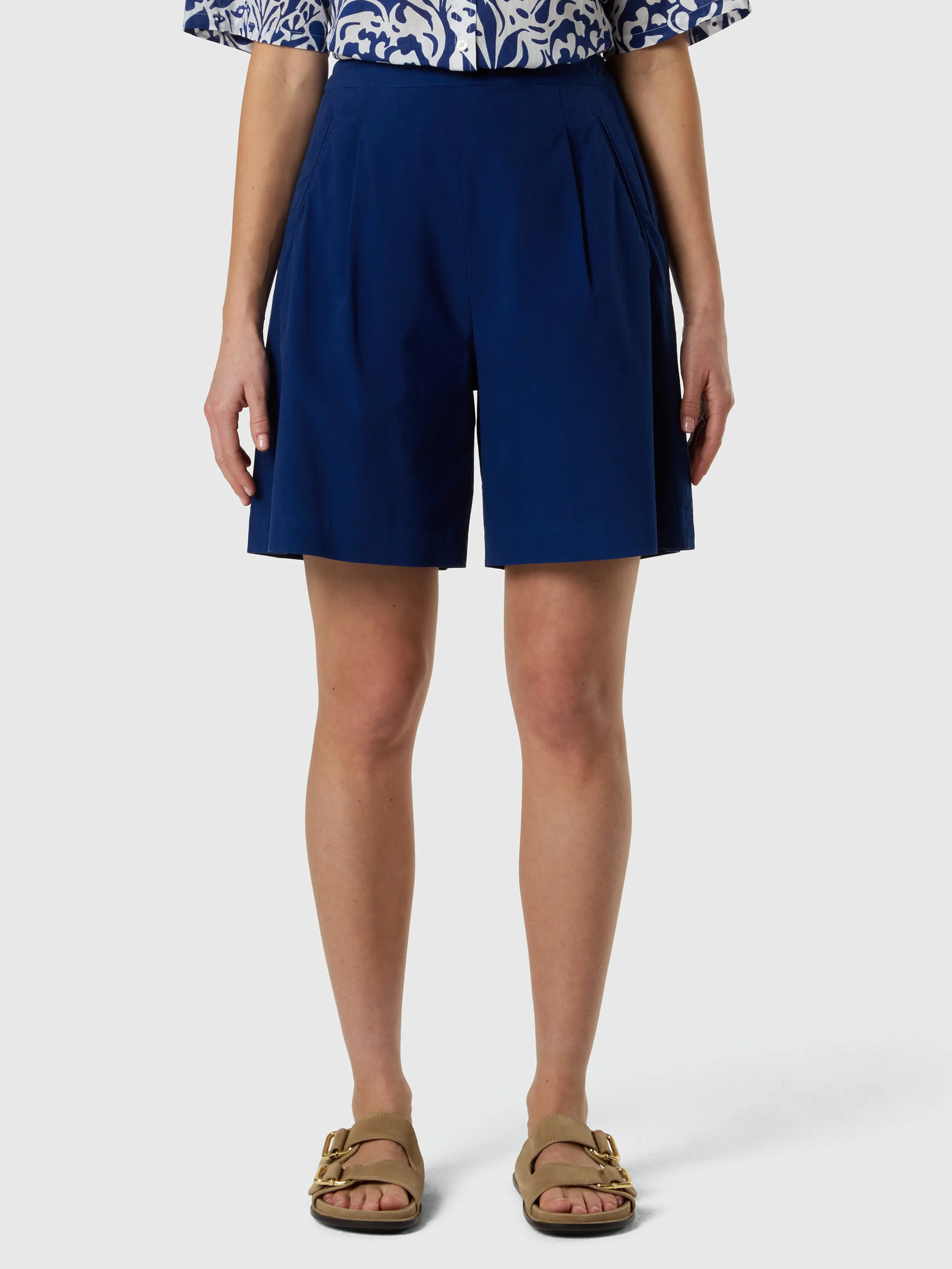 Pleated wide-leg shorts